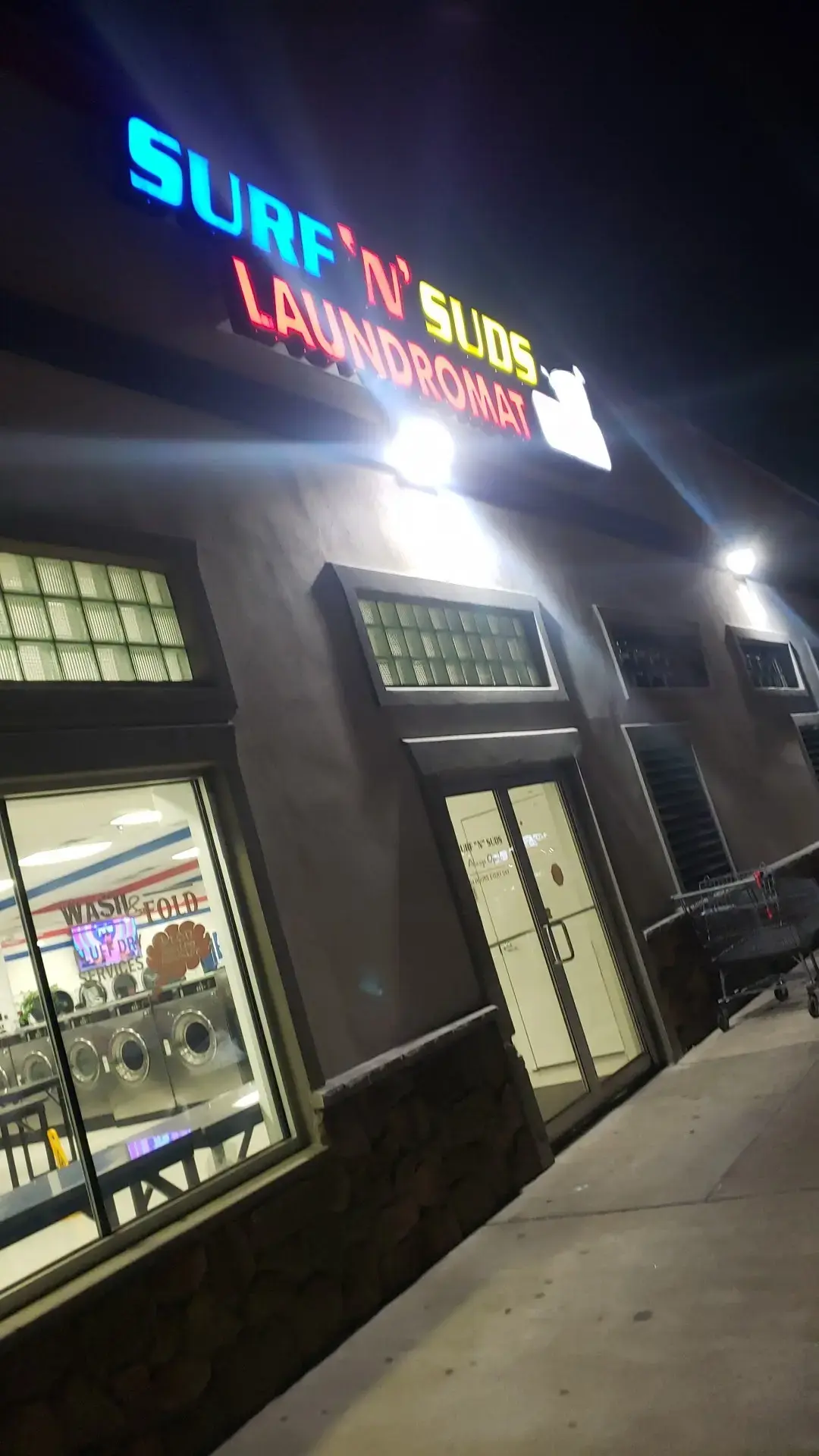 Surf 'N' Suds Laundromat thumbnail 14