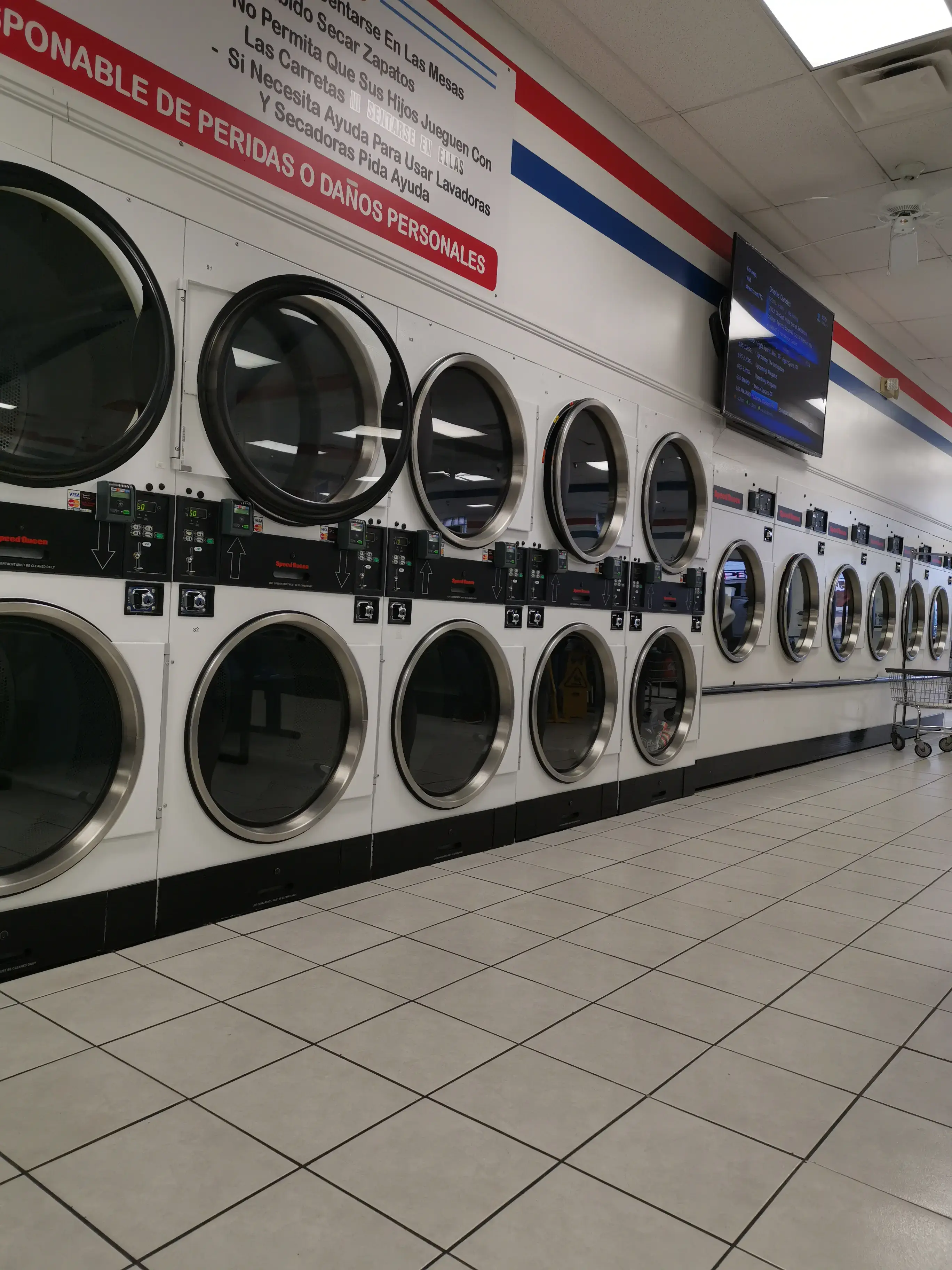 Surf 'N' Suds Laundromat - Image 12