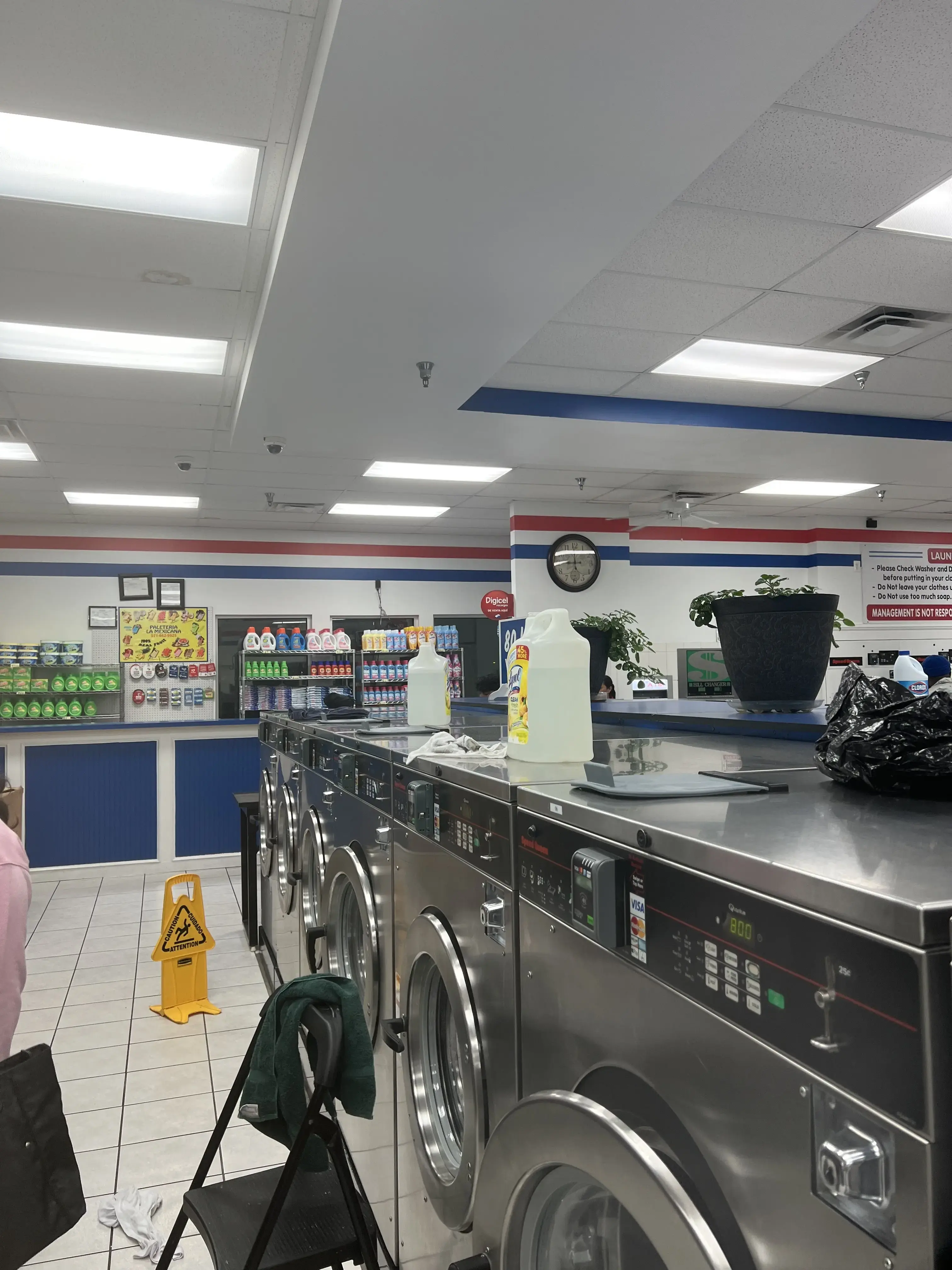 Surf 'N' Suds Laundromat thumbnail 4