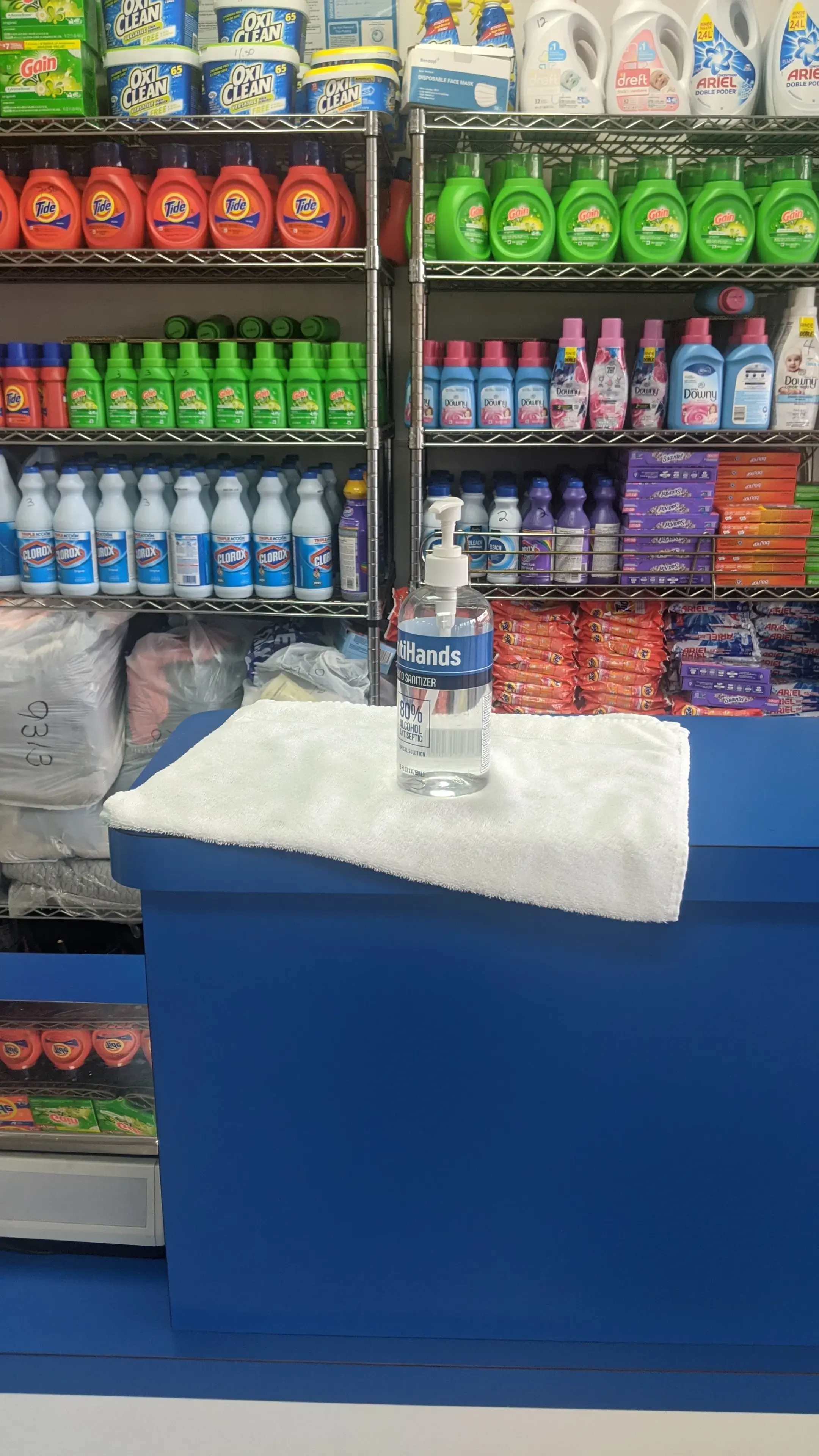 Surf 'N' Suds Laundromat - Image 10