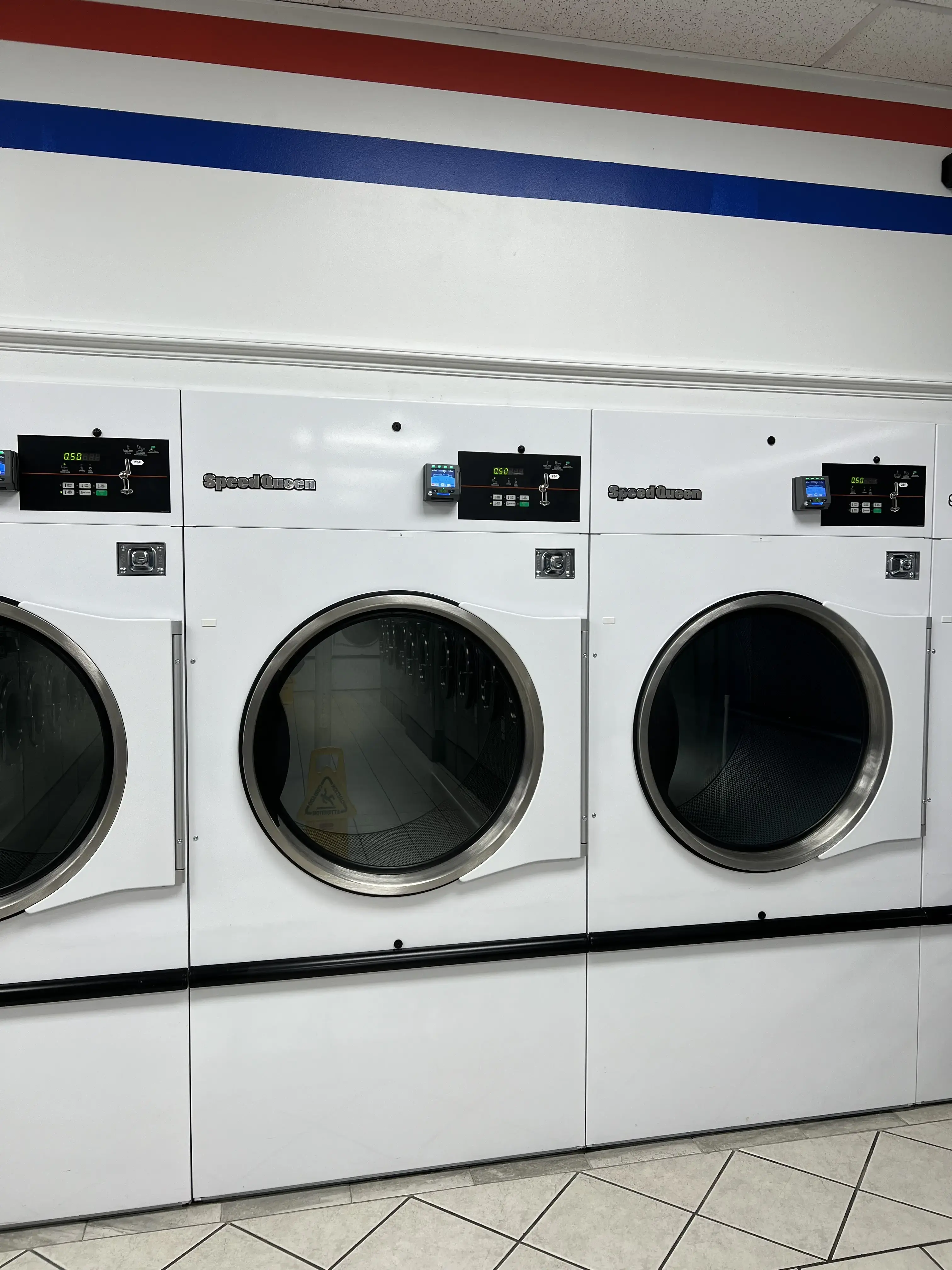 Surf 'N' Suds Laundromat thumbnail 12