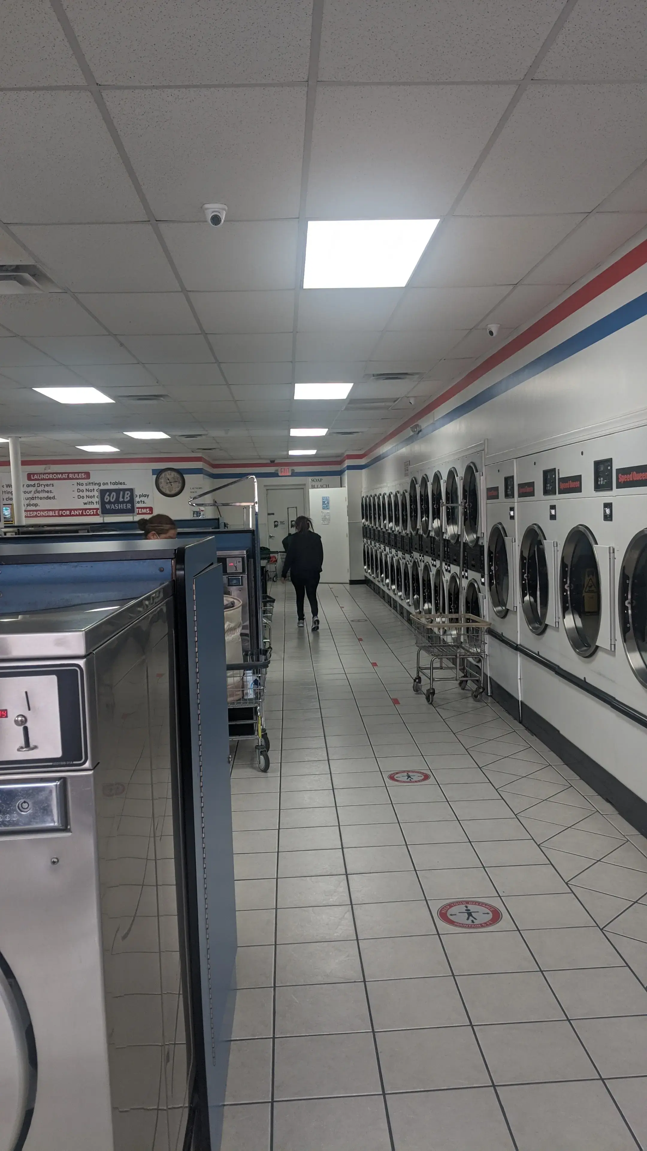 Surf 'N' Suds Laundromat - Image 20