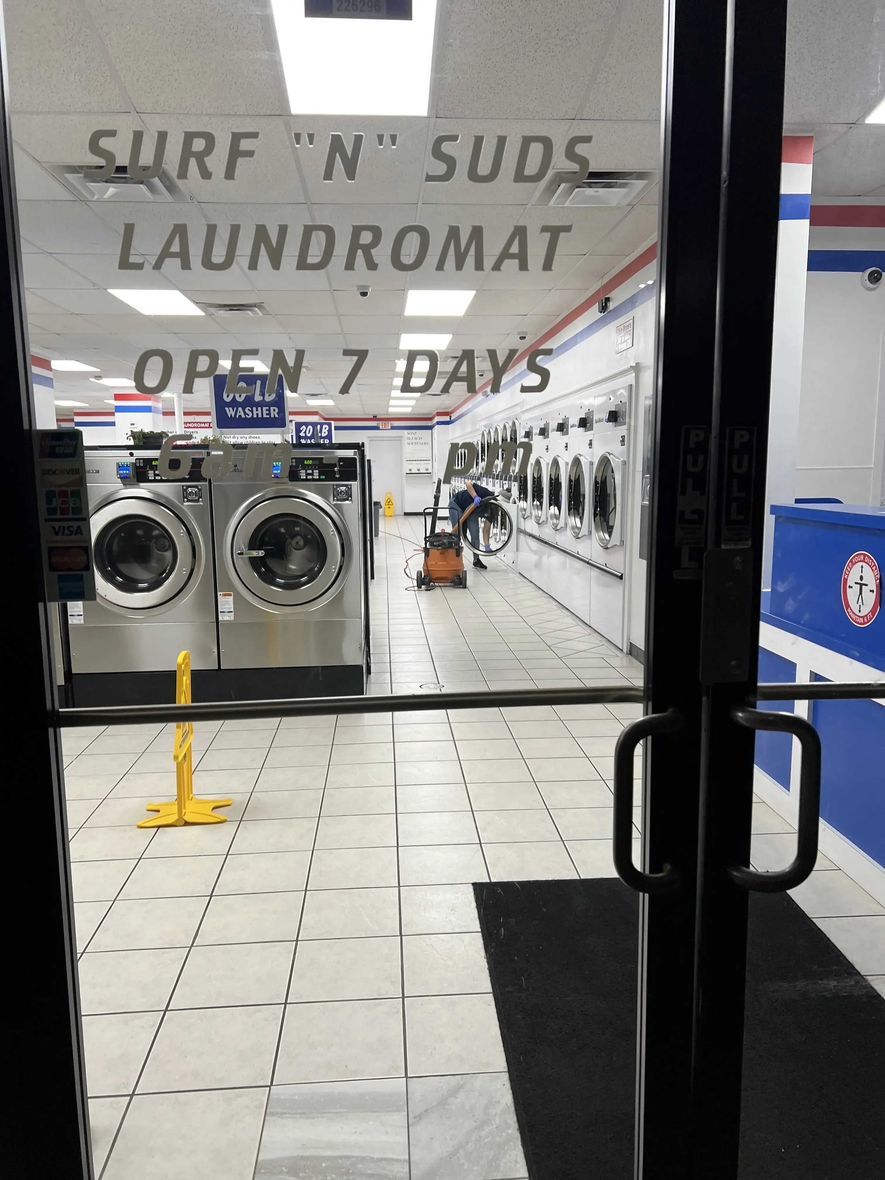 Surf 'N' Suds Laundromat - Image 11
