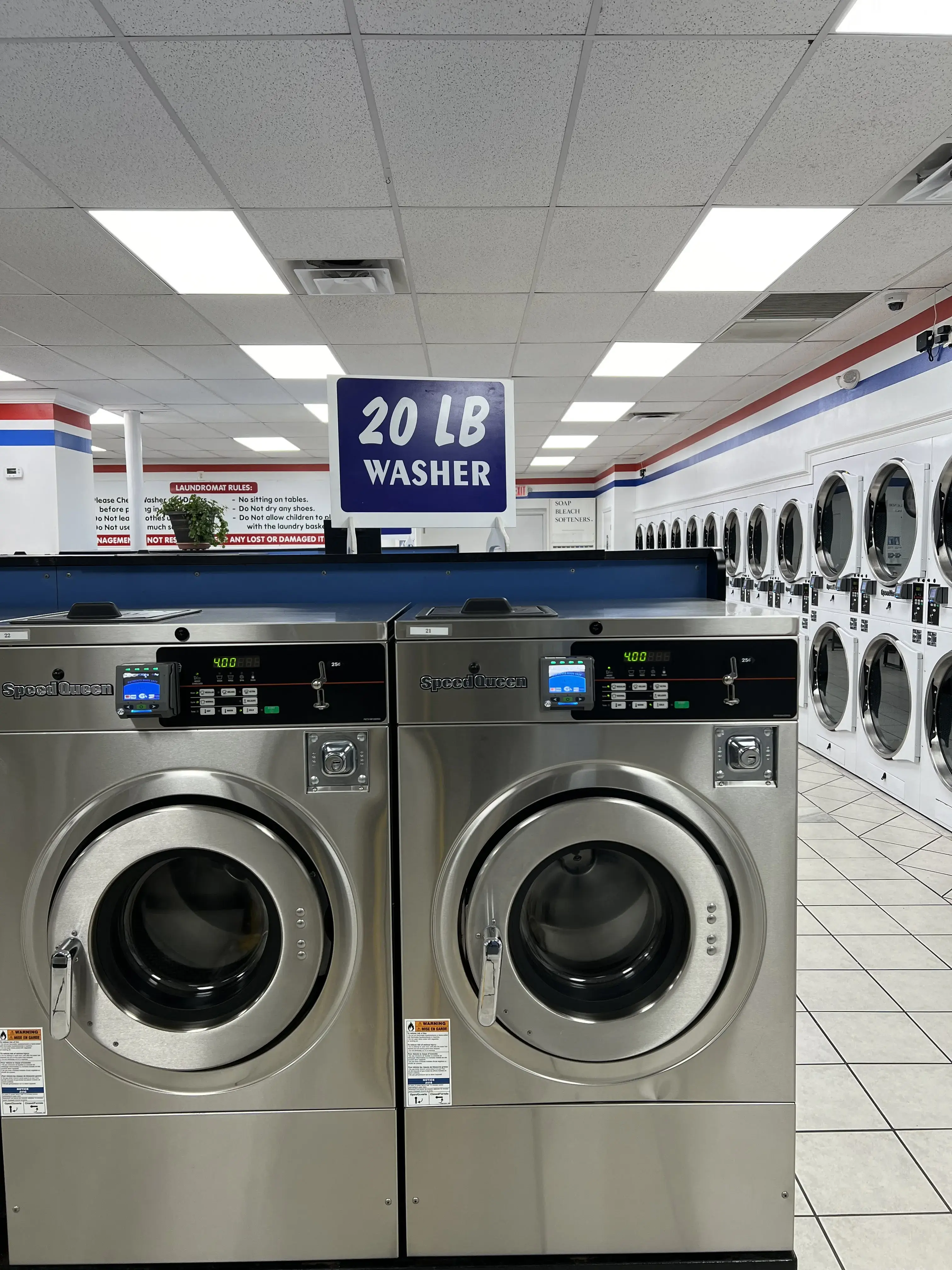 Surf 'N' Suds Laundromat - Image 17