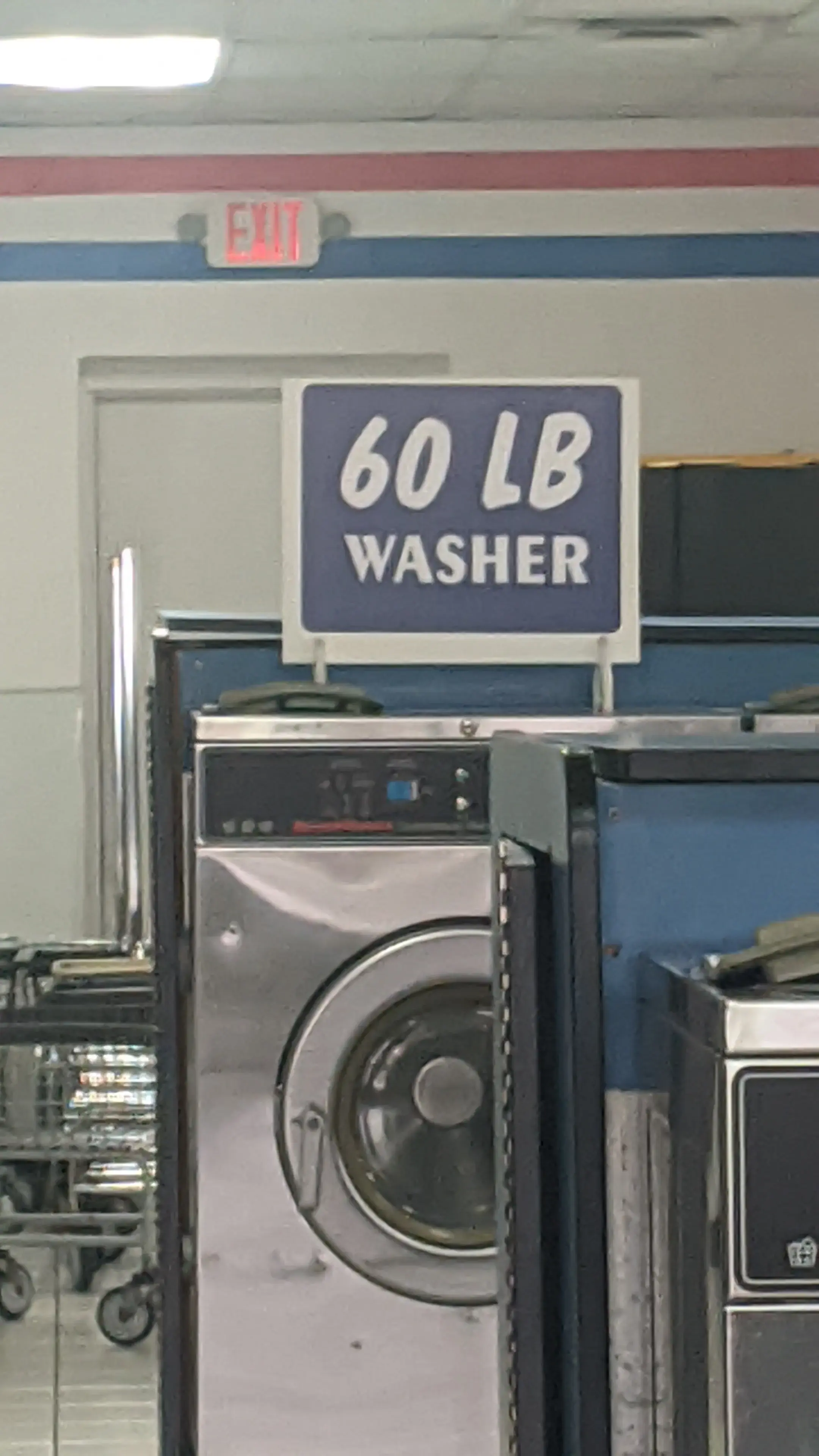 Surf 'N' Suds Laundromat - Image 8