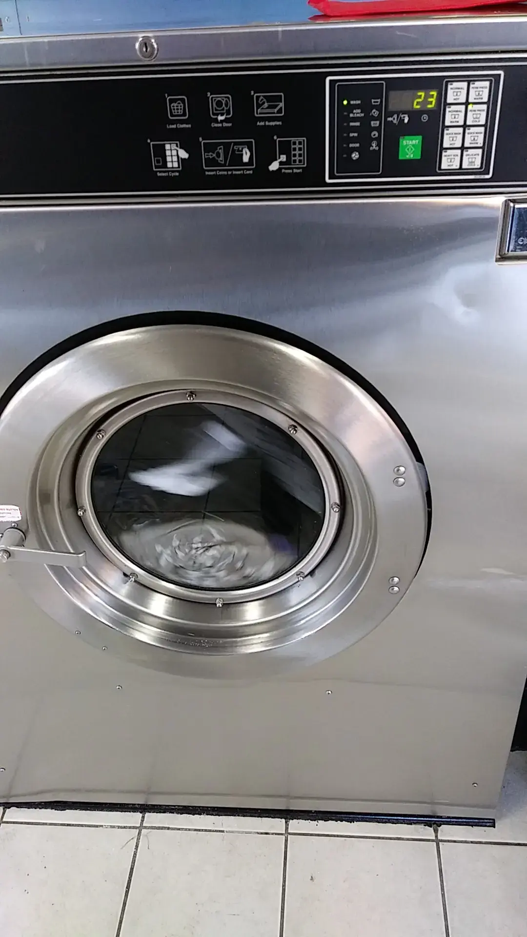 Surf 'N' Suds Laundromat thumbnail 1