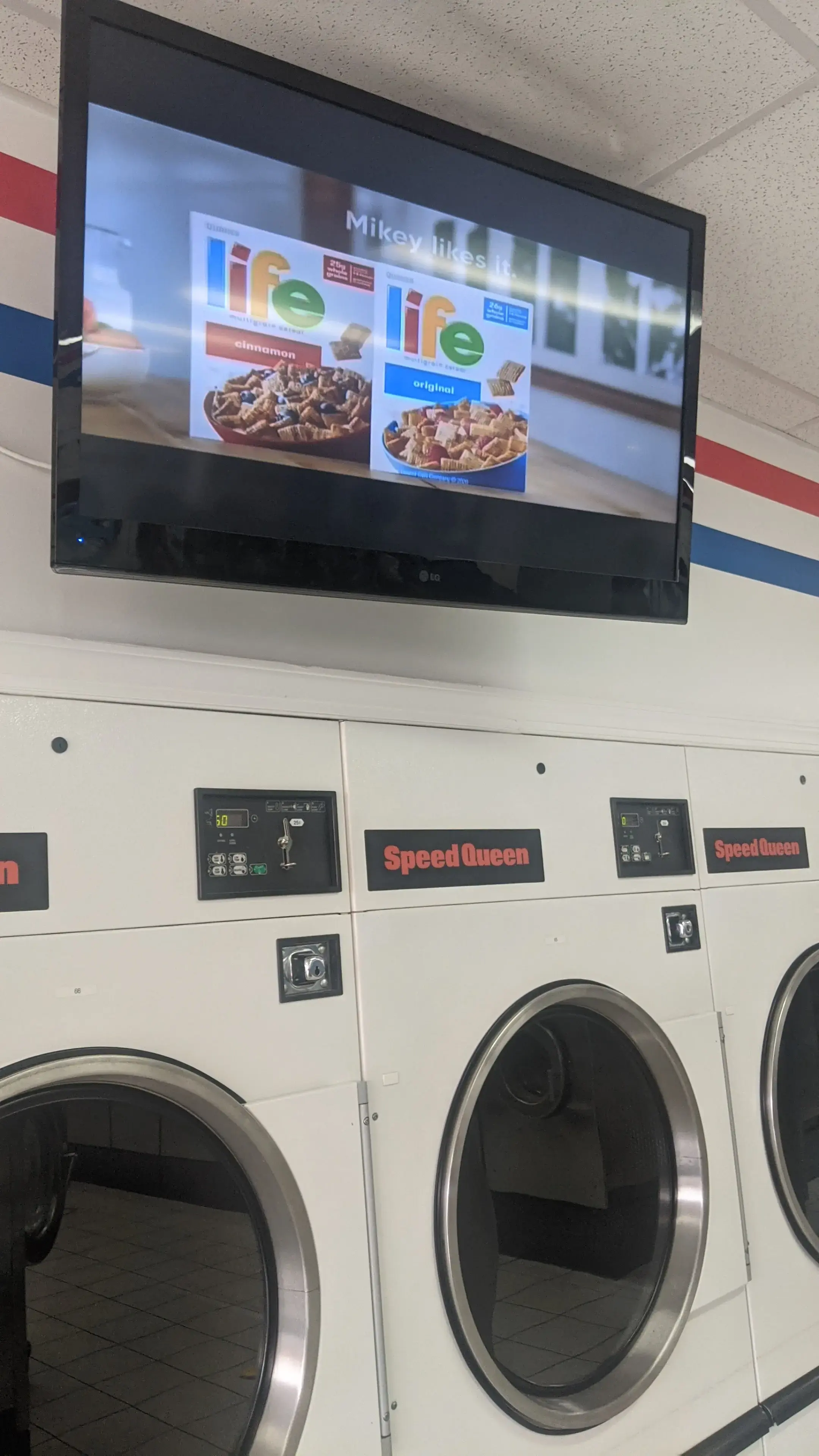 Surf 'N' Suds Laundromat - Image 7