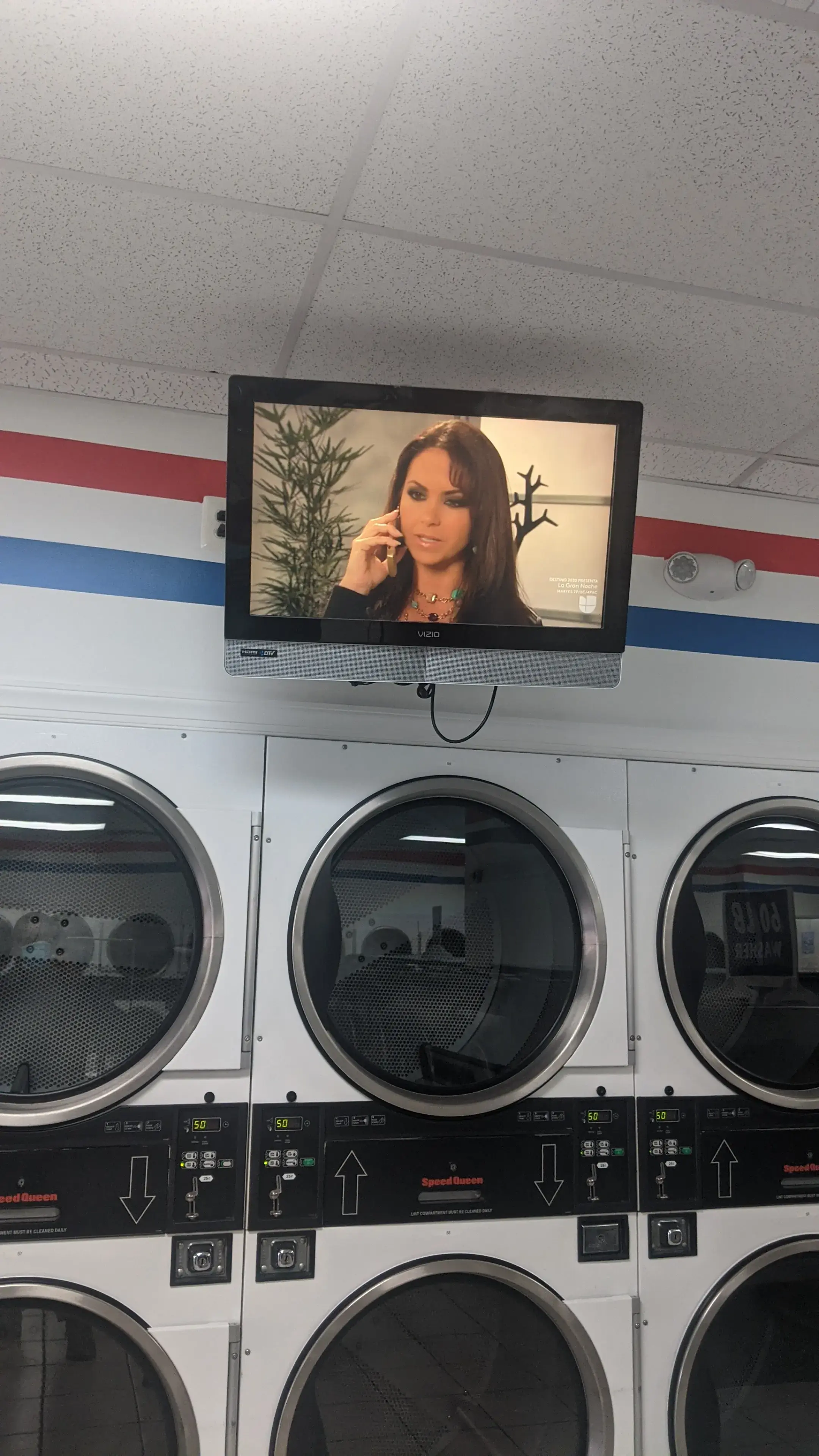Surf 'N' Suds Laundromat thumbnail 9