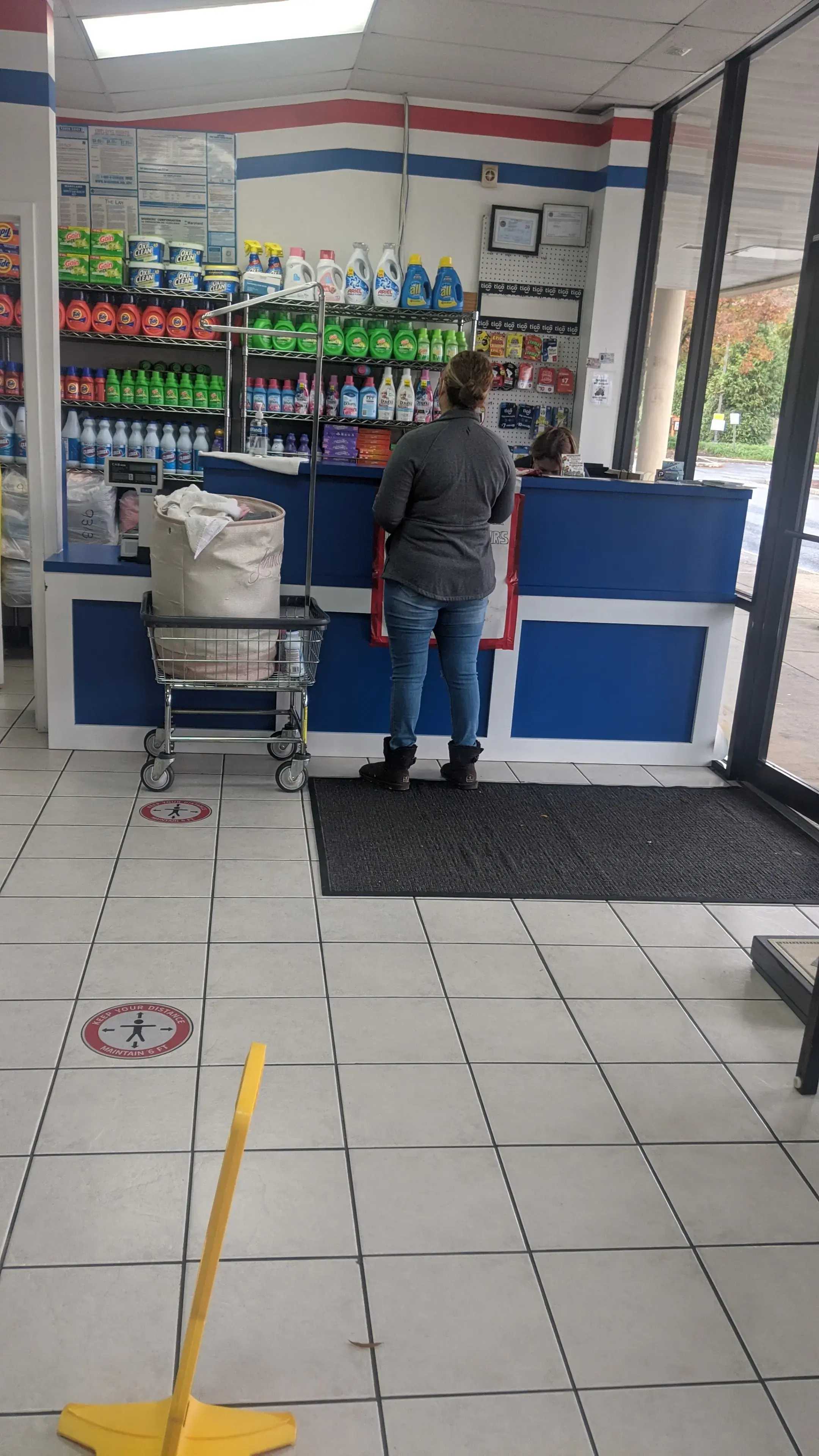 Surf 'N' Suds Laundromat thumbnail 14