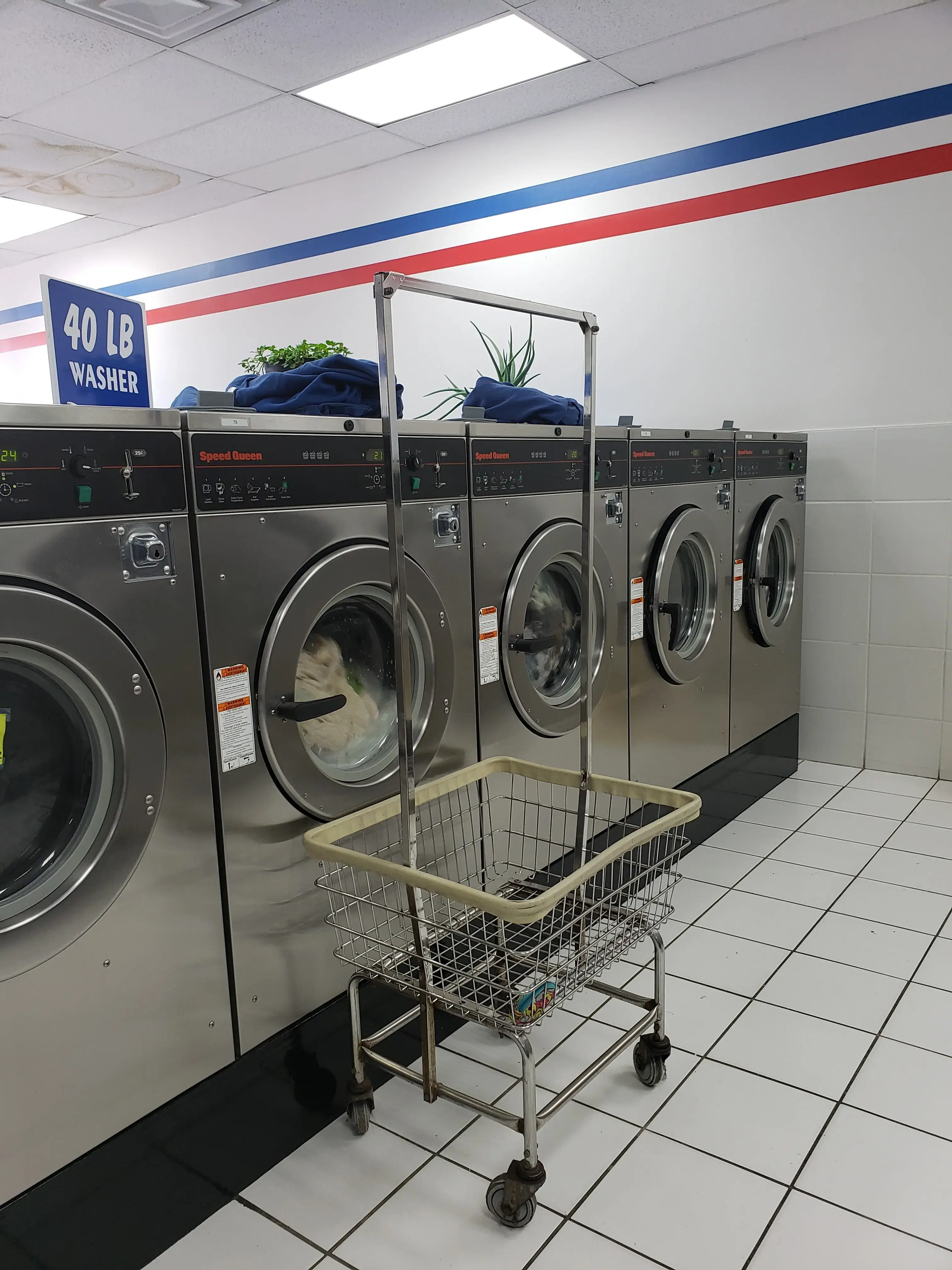Surf 'N' Suds Laundromat thumbnail 6