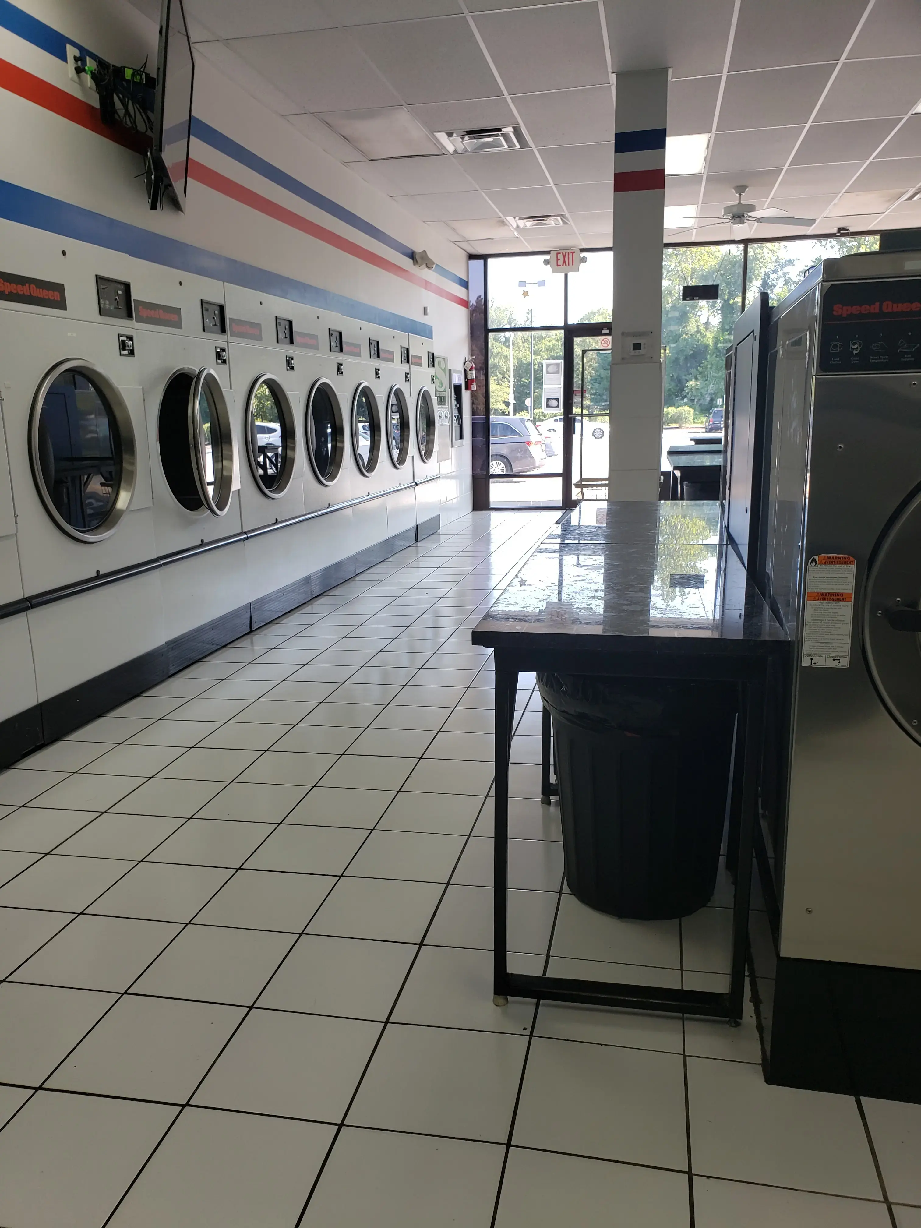 Surf 'N' Suds Laundromat thumbnail 3