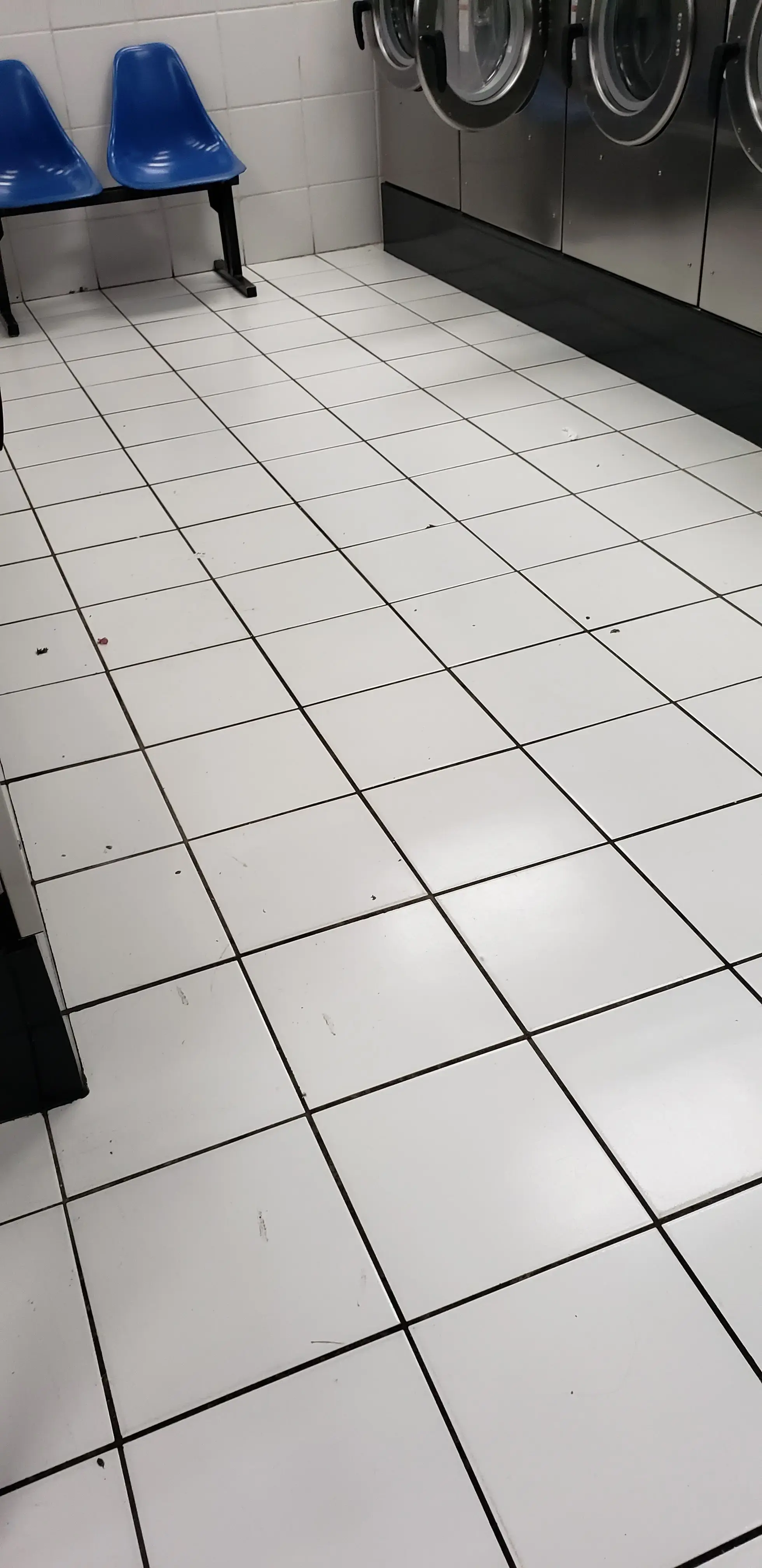 Surf 'N' Suds Laundromat thumbnail 7