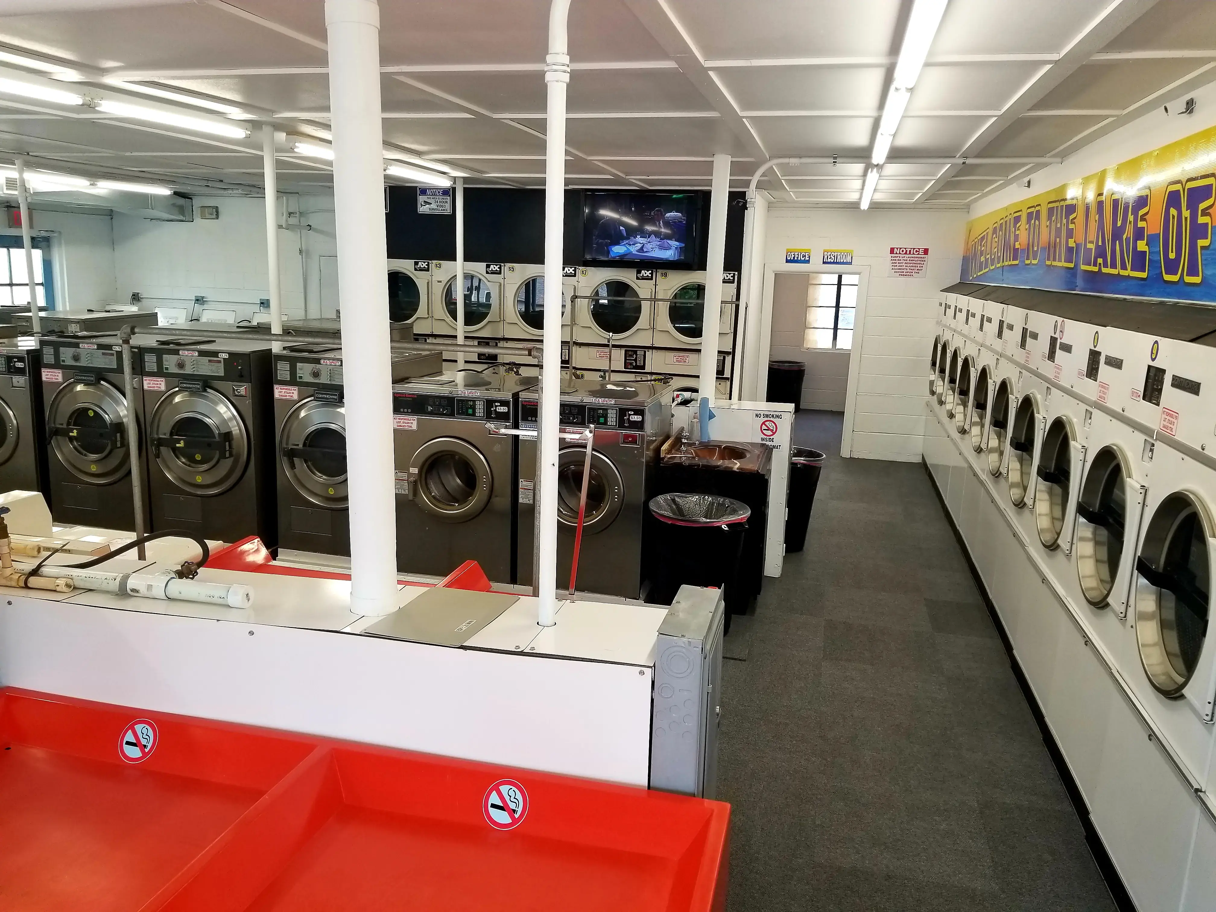 Surf's Up Laundromat - Image 20