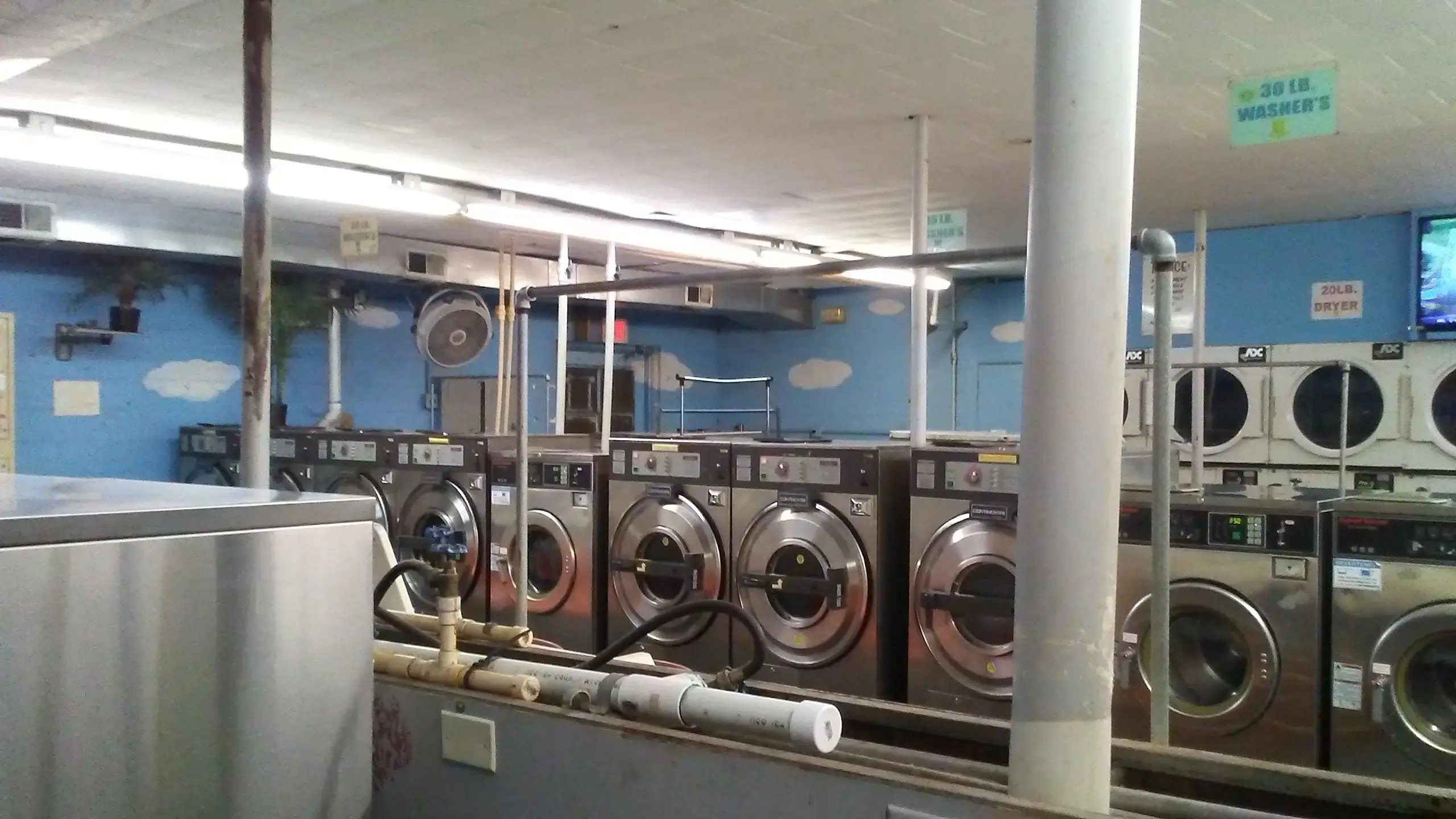 Surf's Up Laundromat thumbnail 16