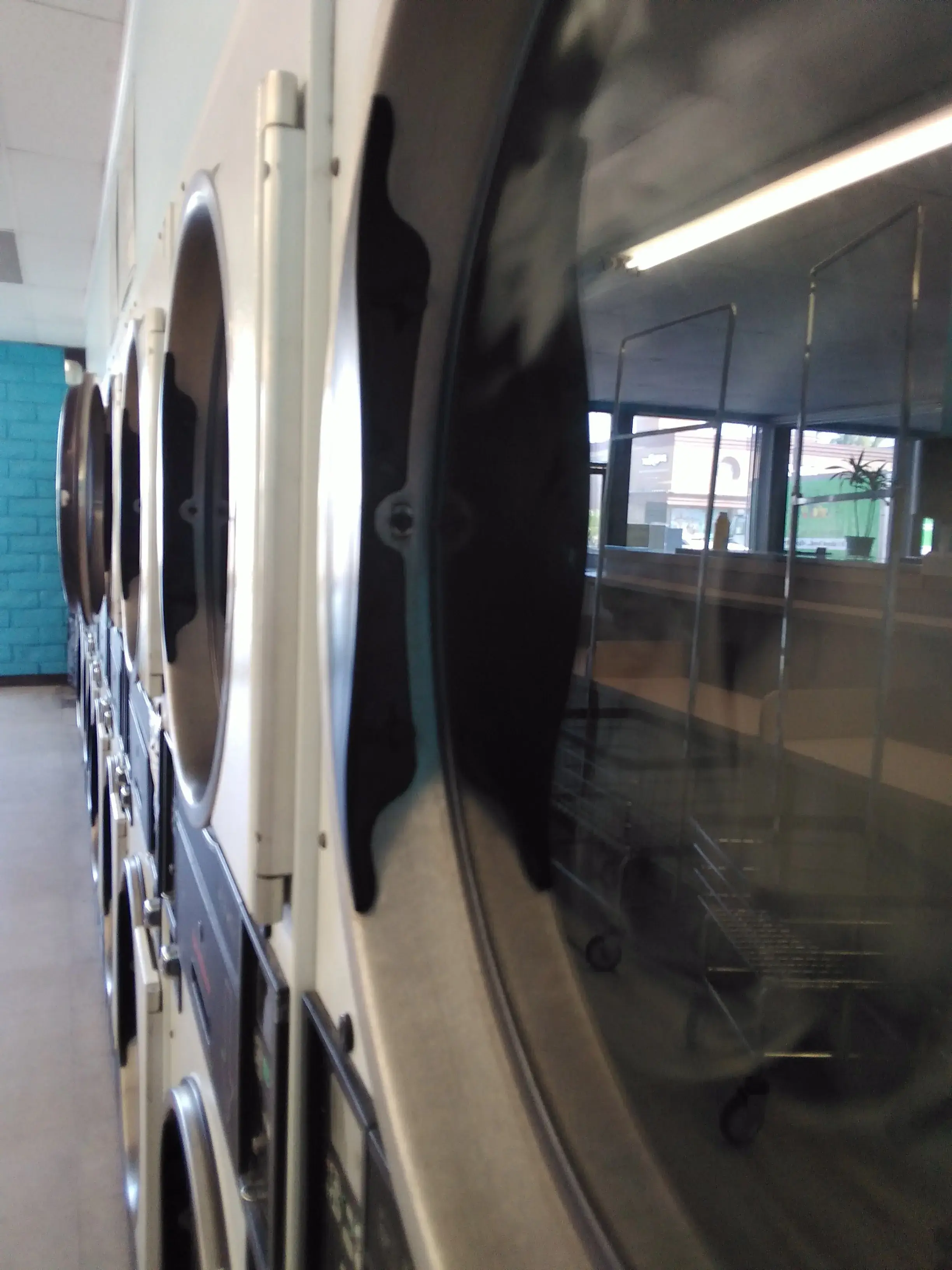 Surfside Laundromat - Image 15