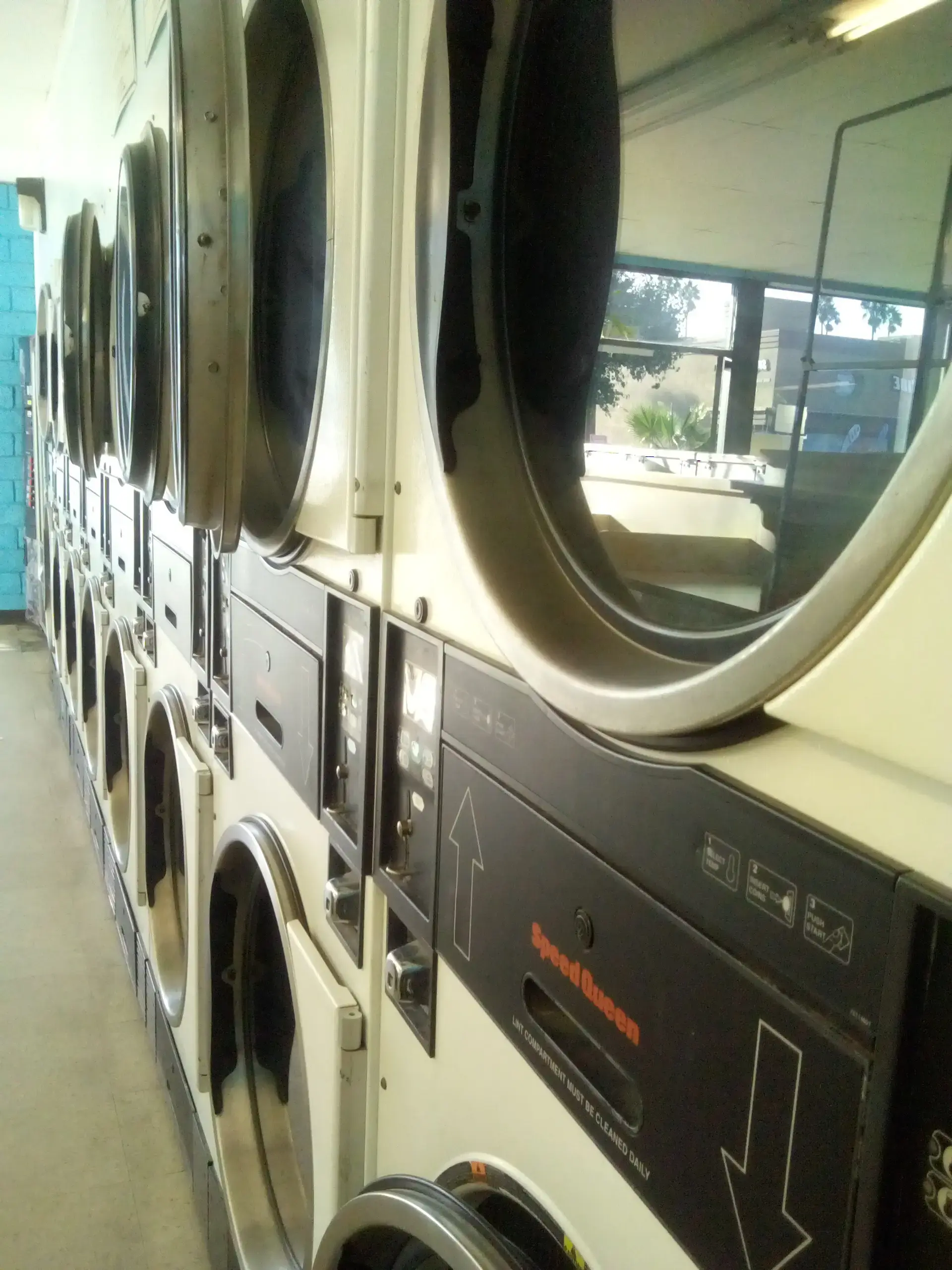 Surfside Laundromat thumbnail 3