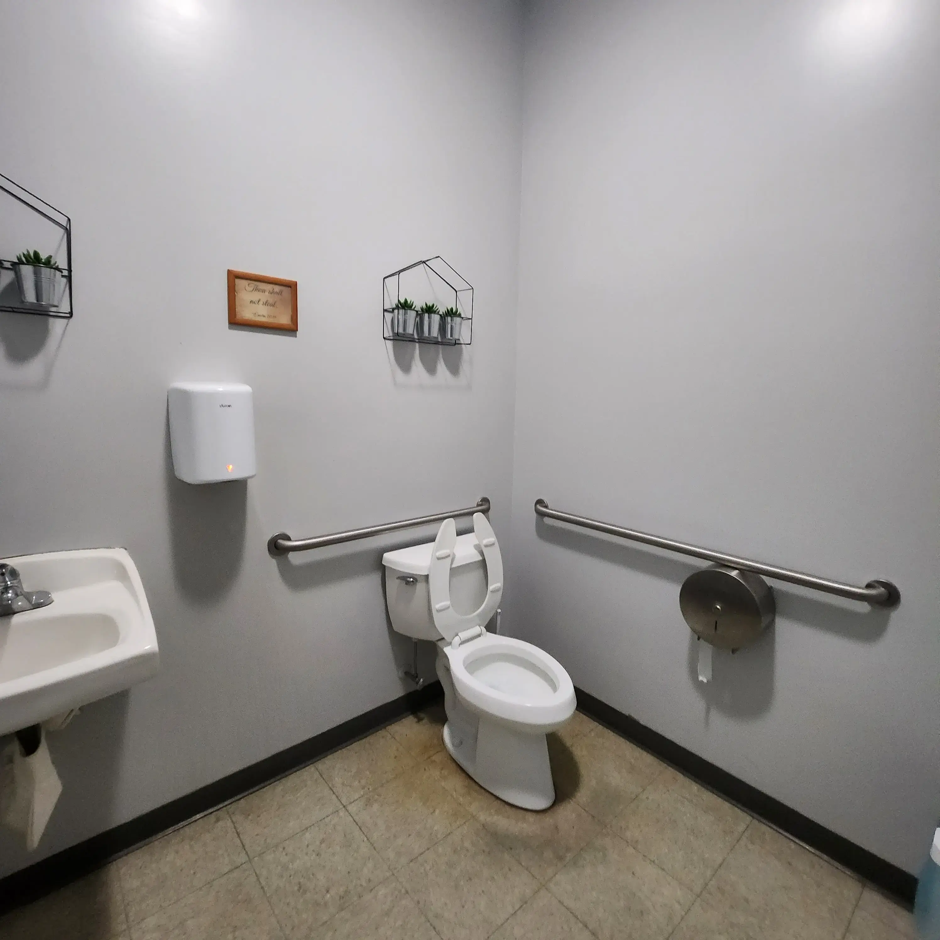 Swenning Laundromat - Image 11