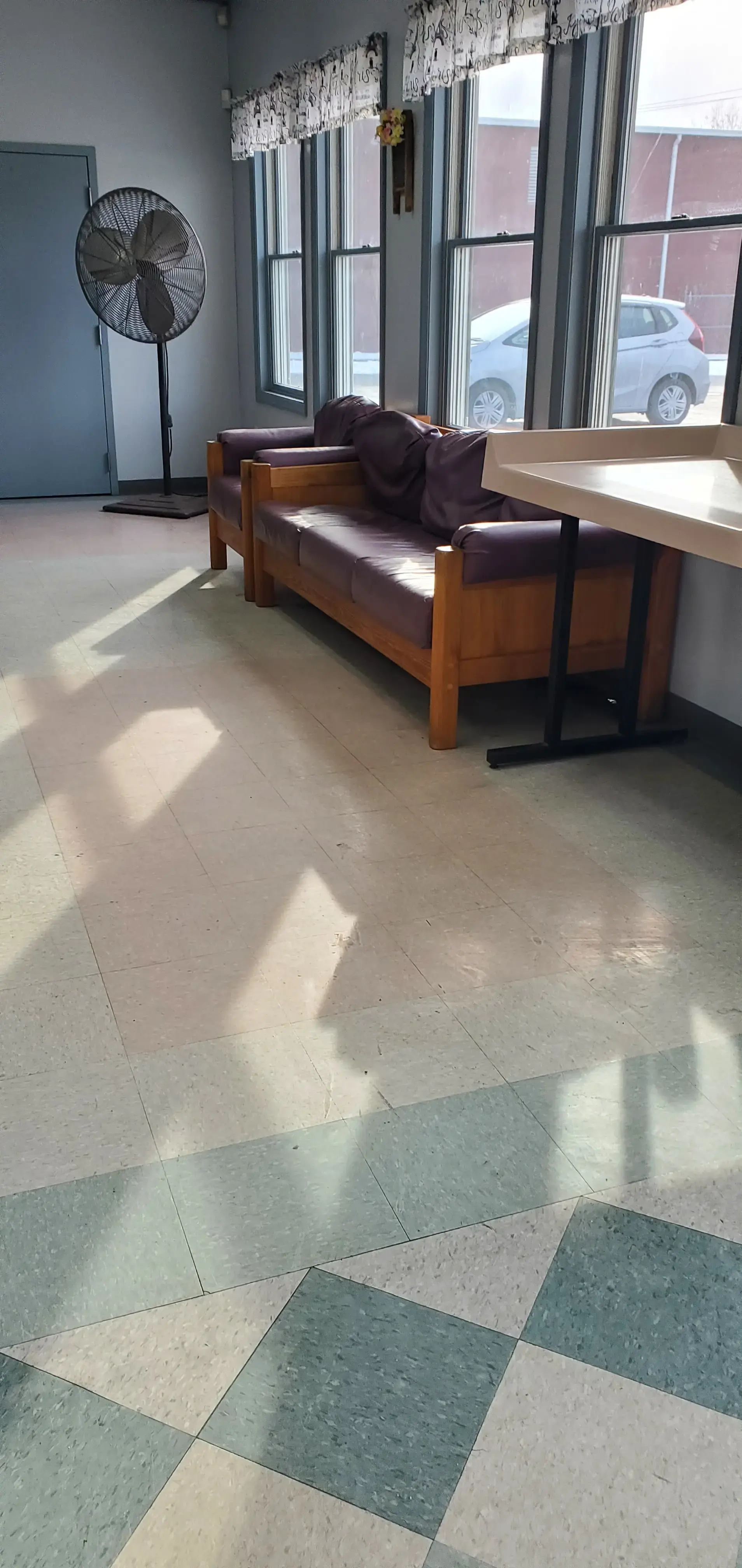 Swenning Laundromat - Image 16