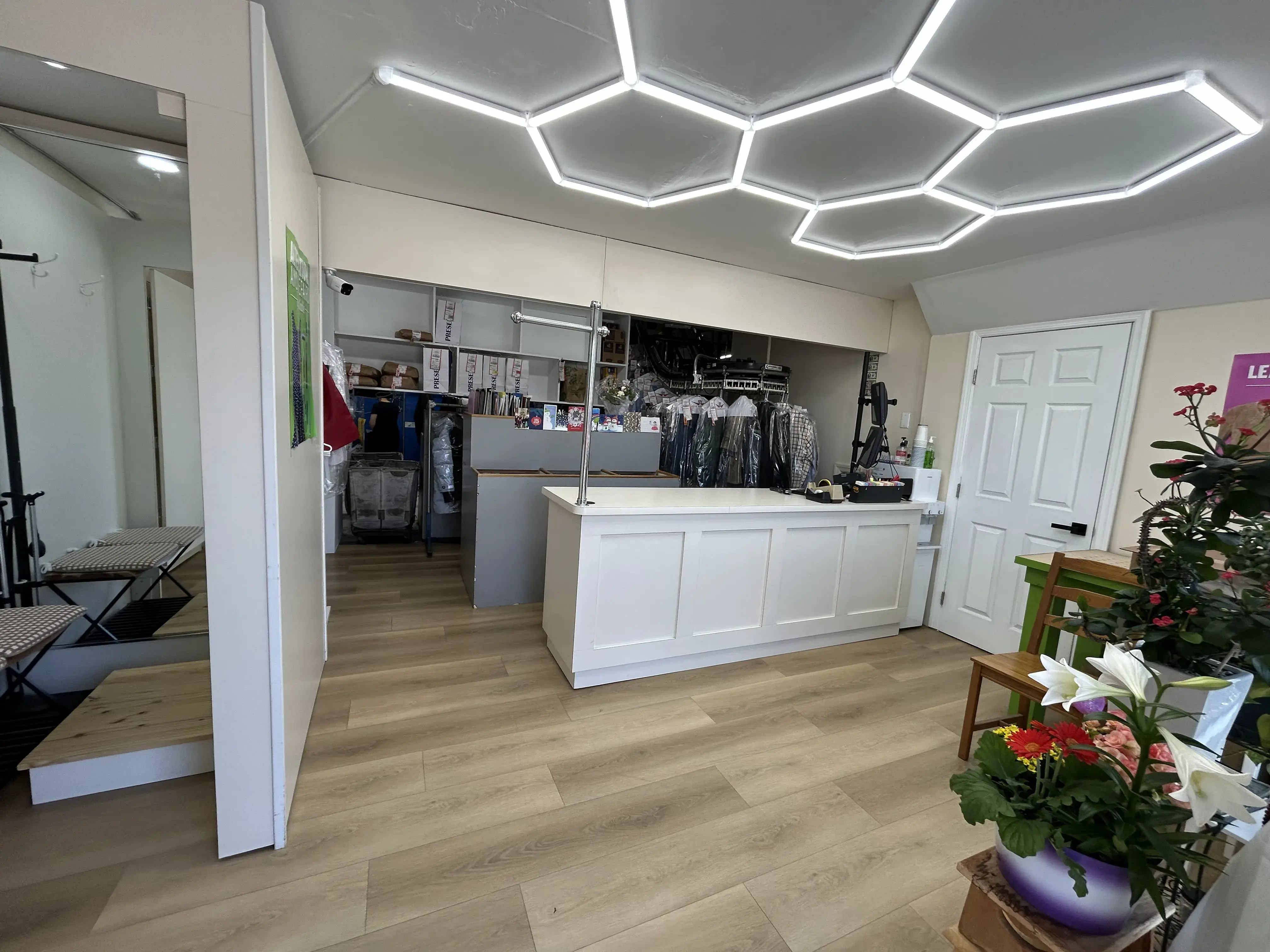 SY Cleaners & Tailors thumbnail 12