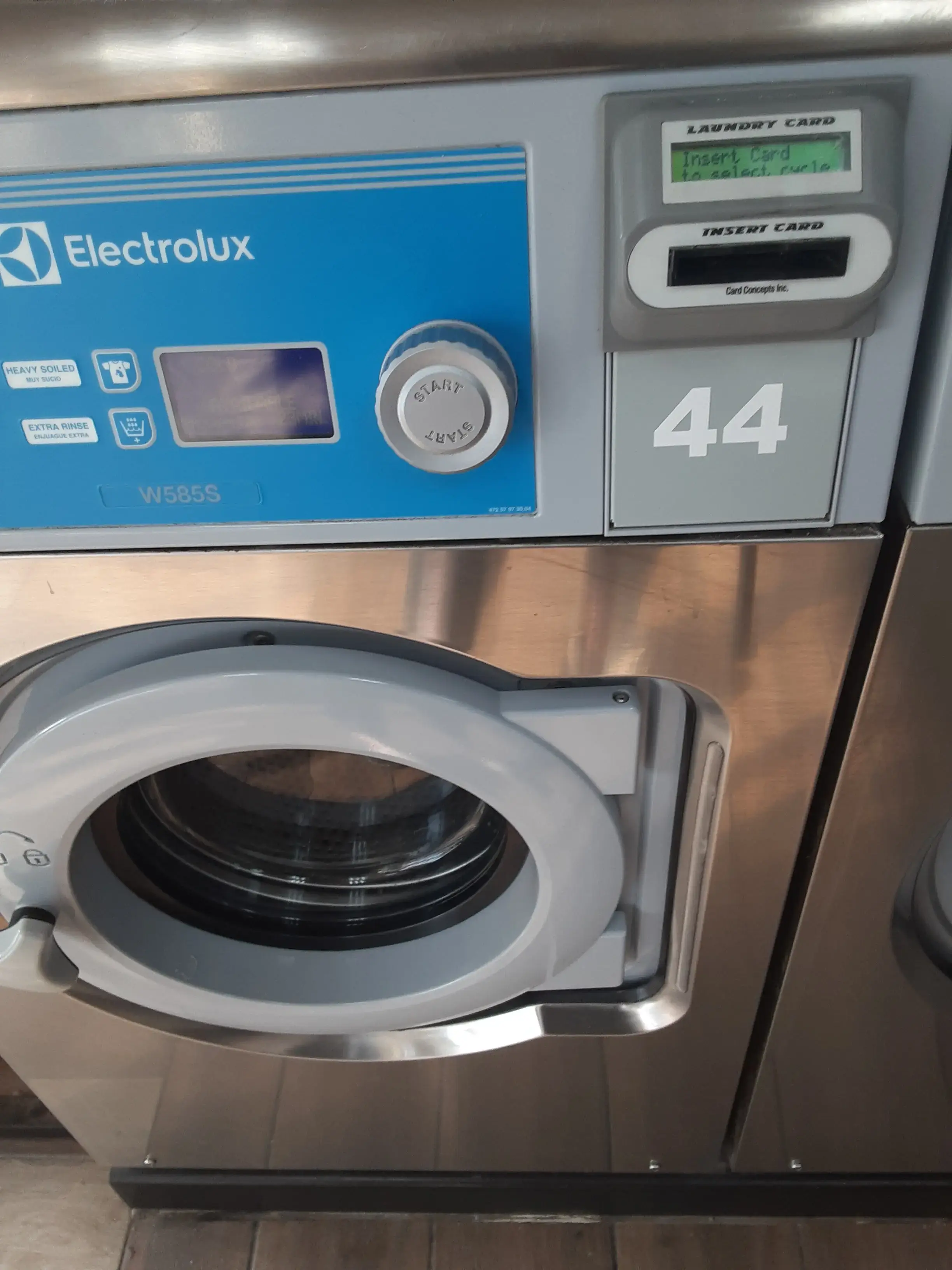 Tacony Laundromat thumbnail 10