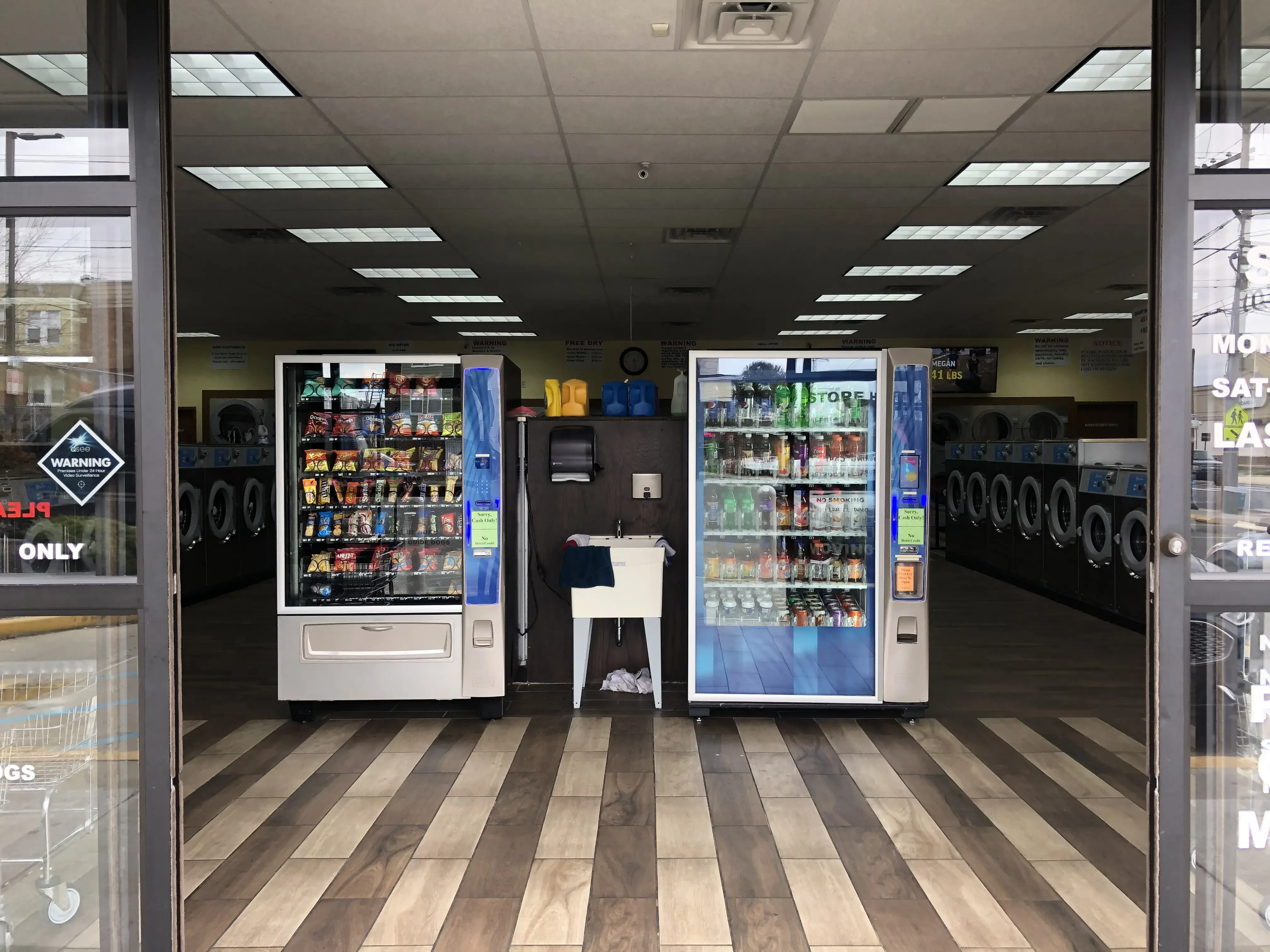 Tacony Laundromat - Image 12