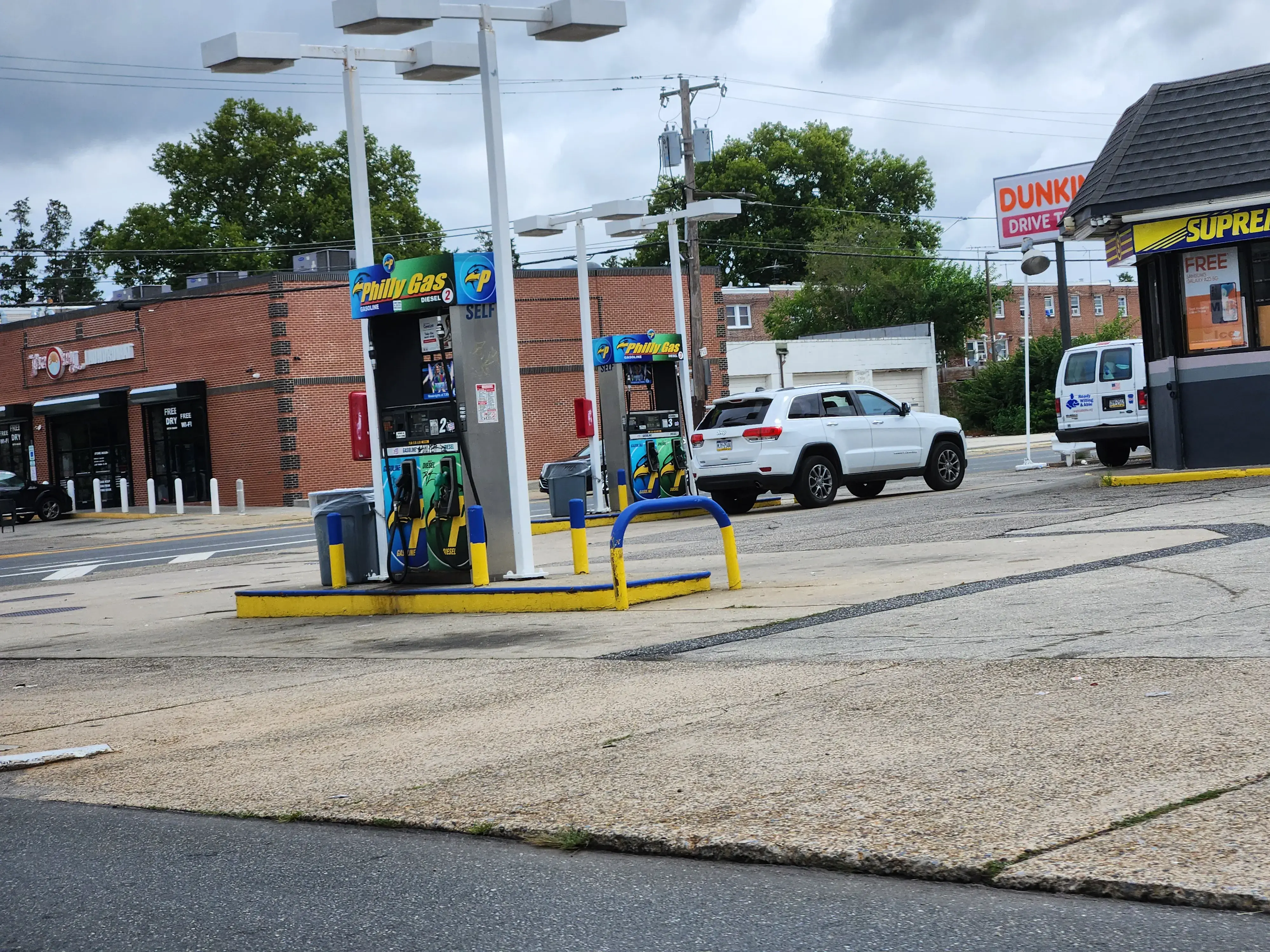 Tacony Laundromat thumbnail 5