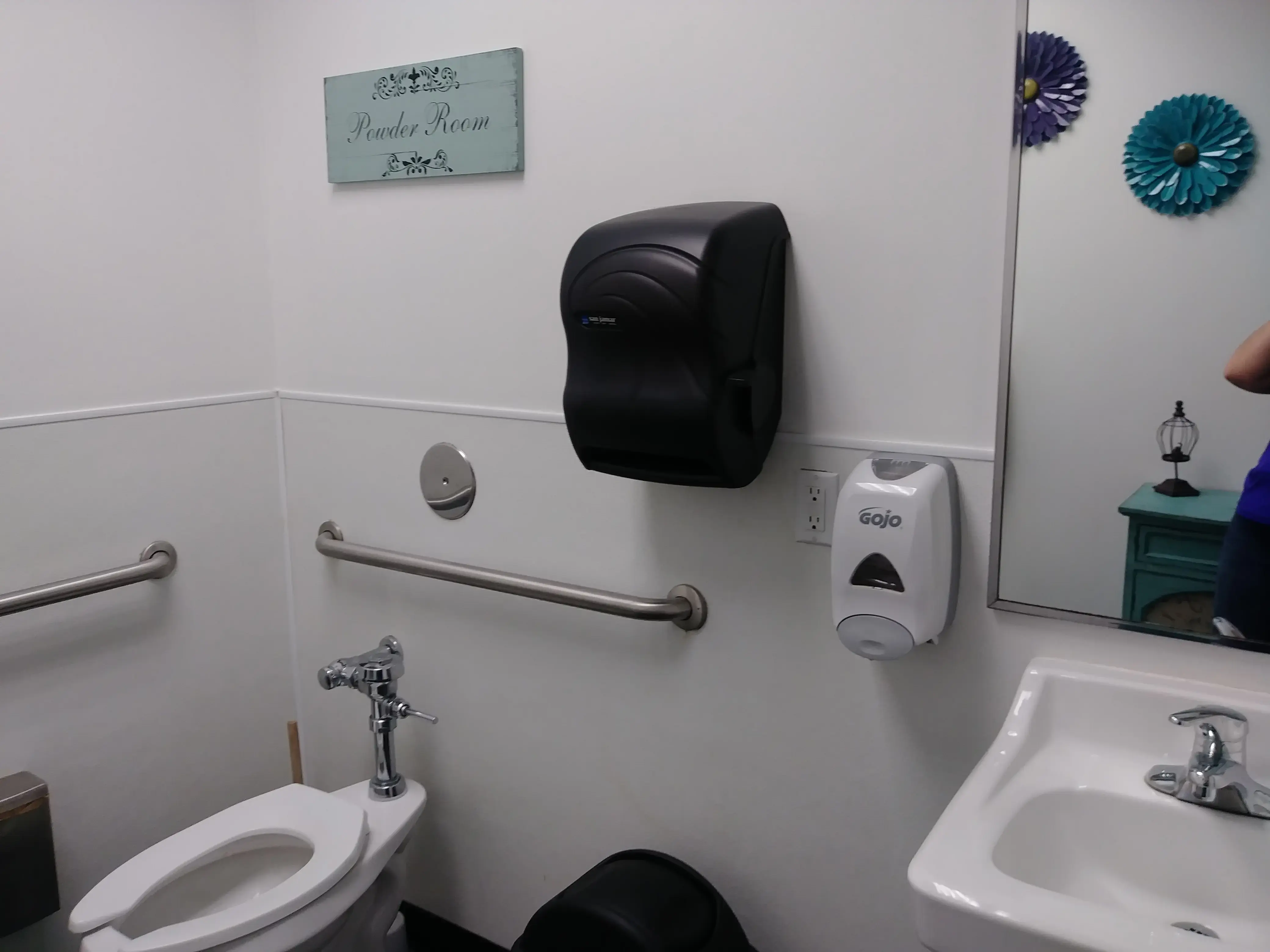 Tarrant Laundry thumbnail 18