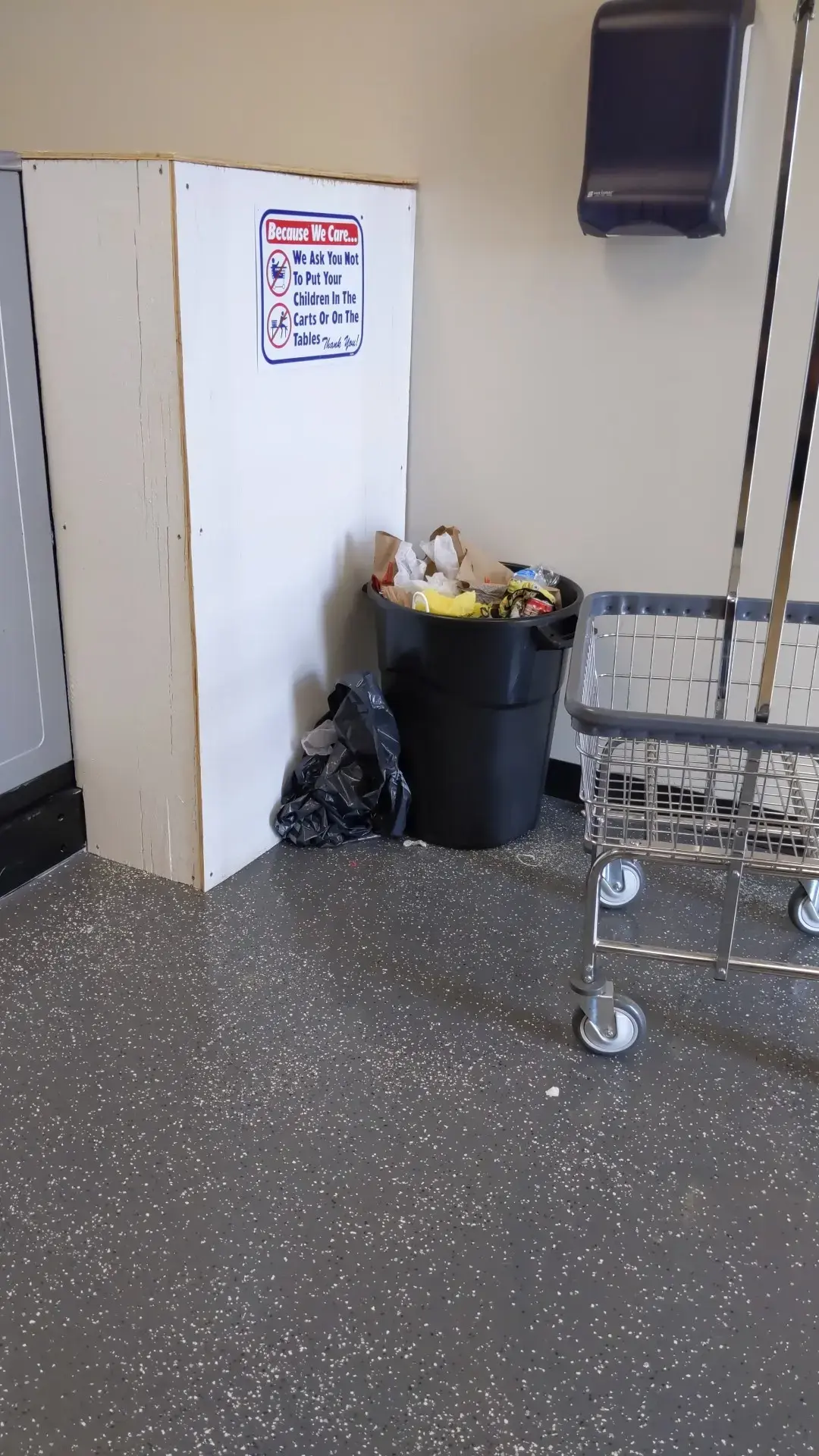 Taylorsville Laundromat - Image 8