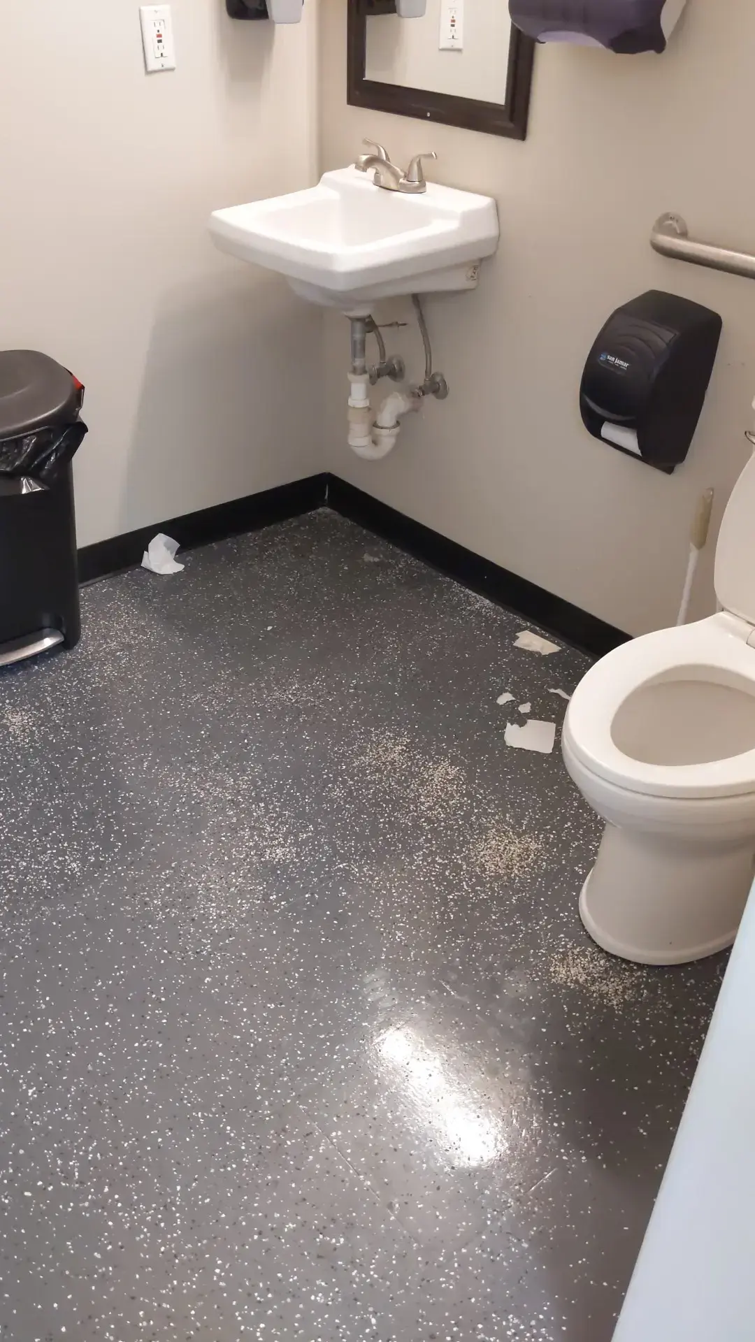 Taylorsville Laundromat - Image 11