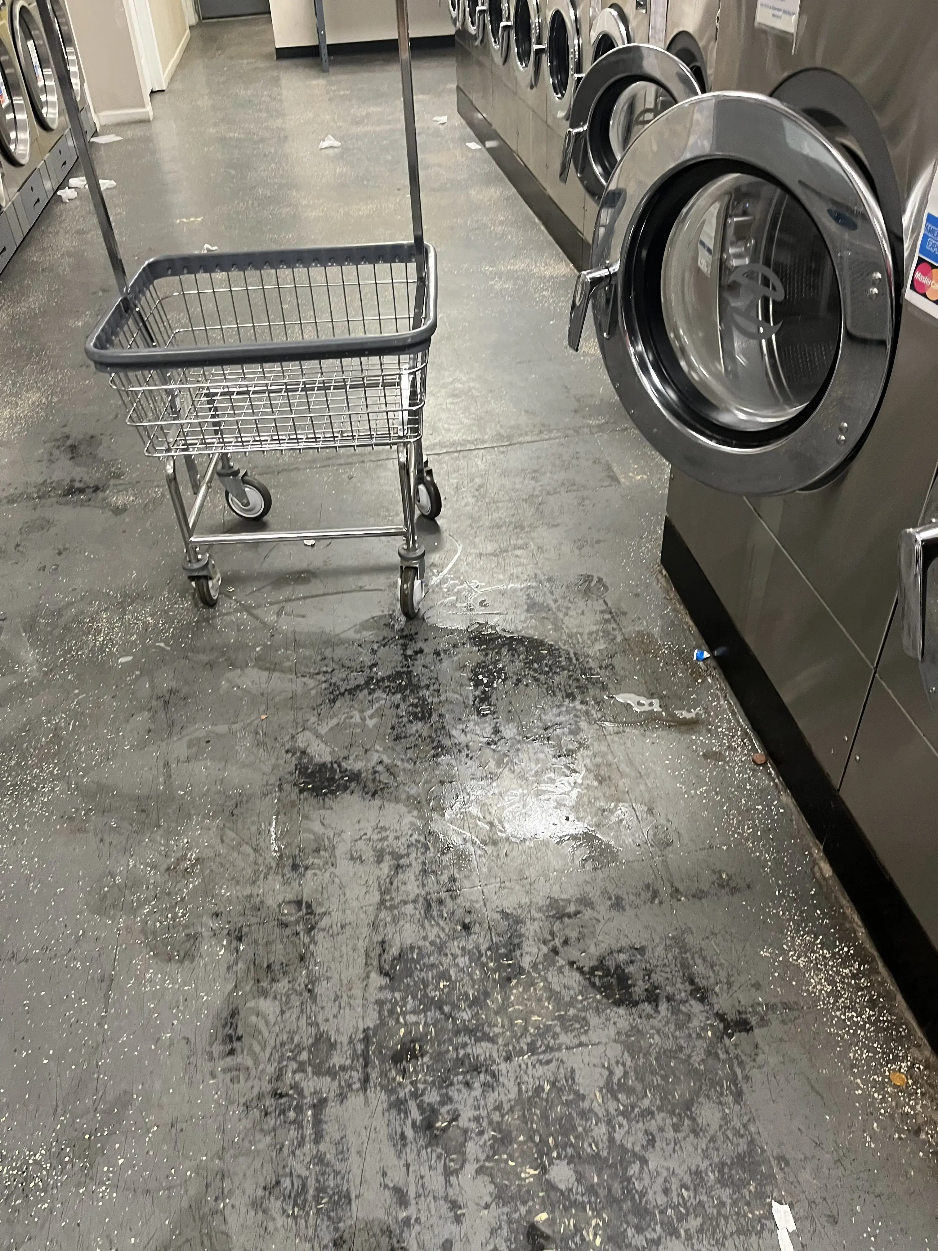 Taylorsville Laundromat - Image 15