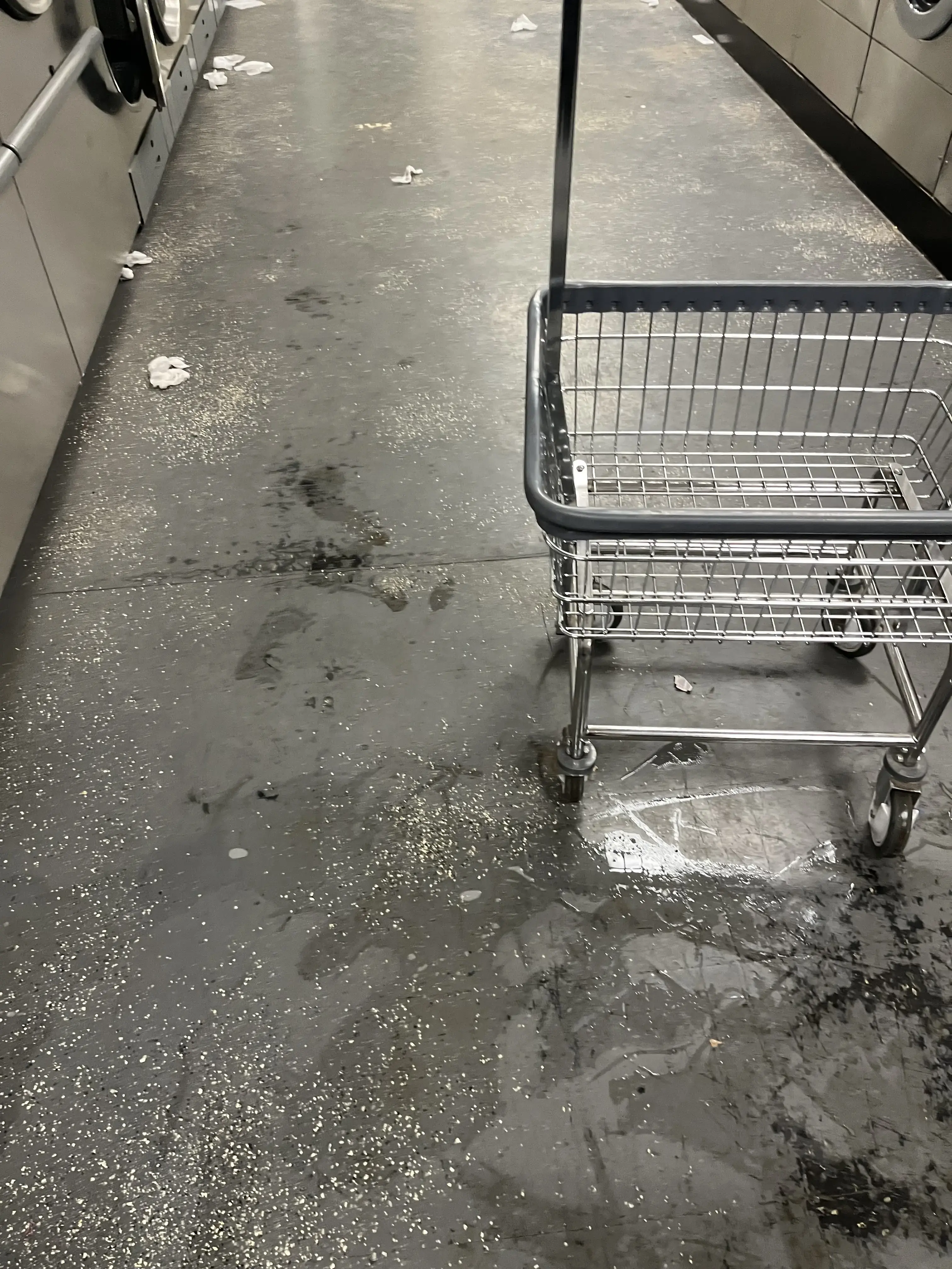 Taylorsville Laundromat - Image 9