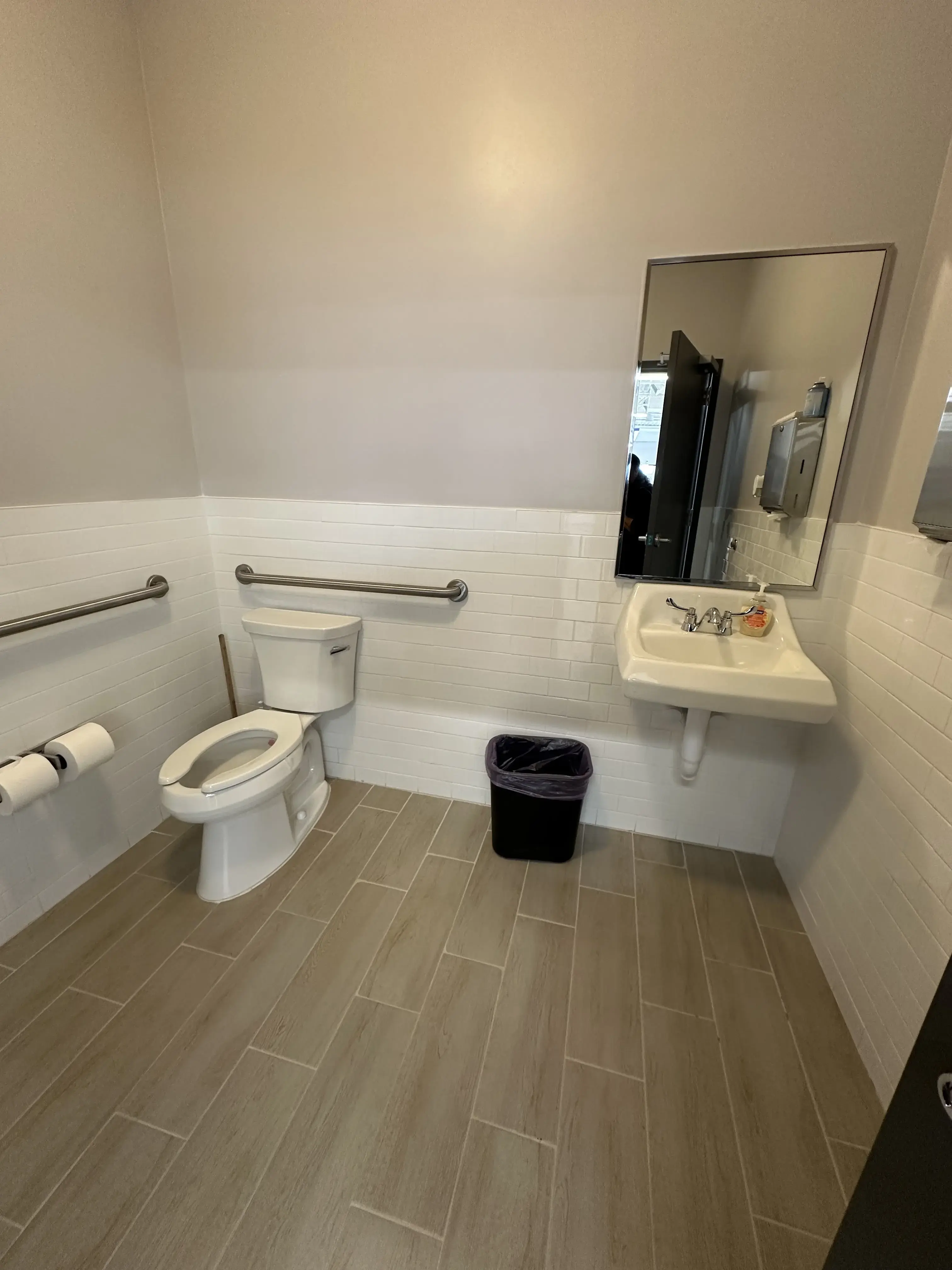 TB's Laundromat and Café - Image 18