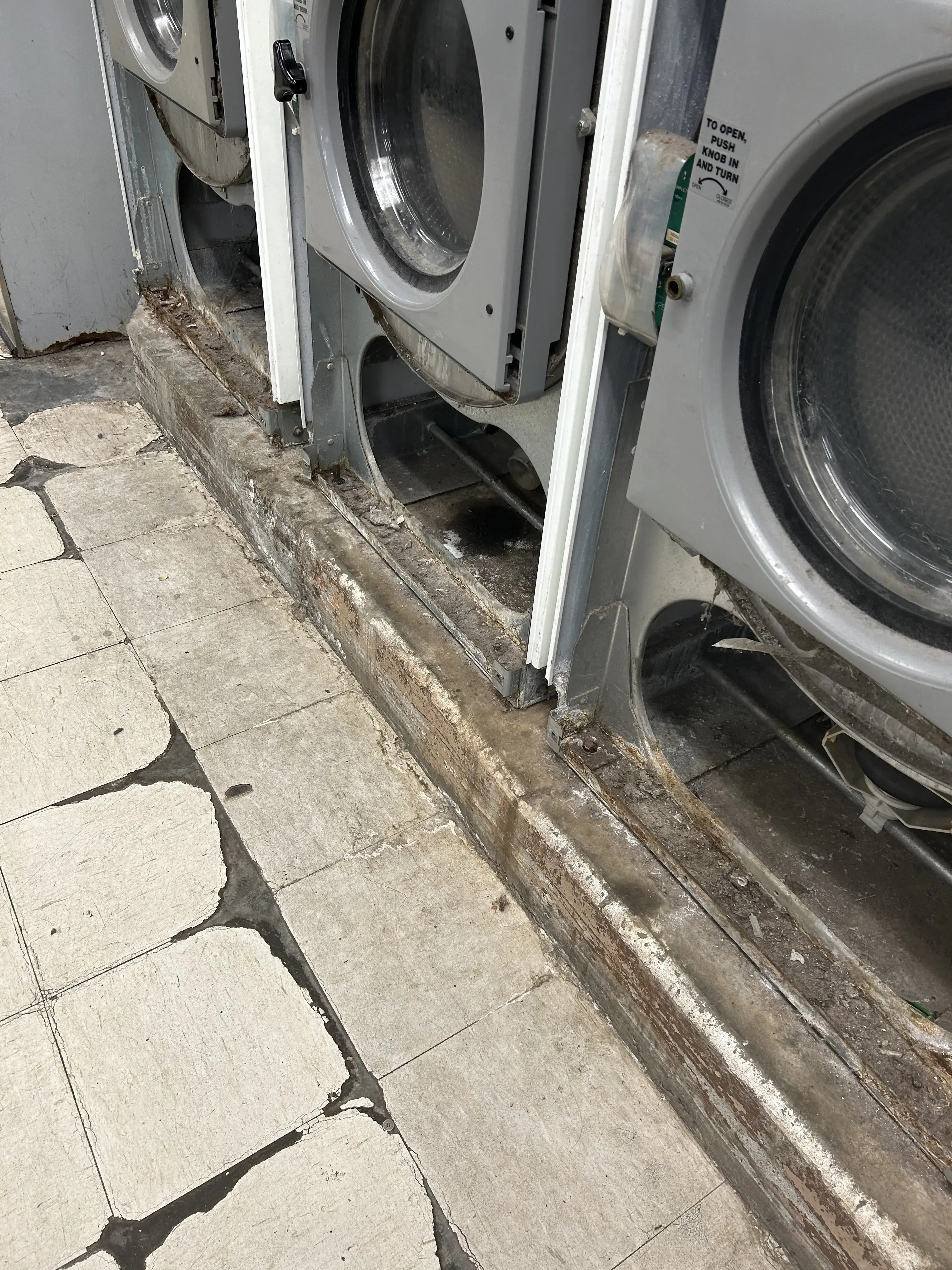 Tcl Cleaners & Laundry thumbnail 5
