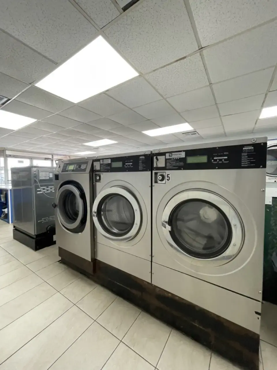 Terrytown Coin Laundry - Image 2