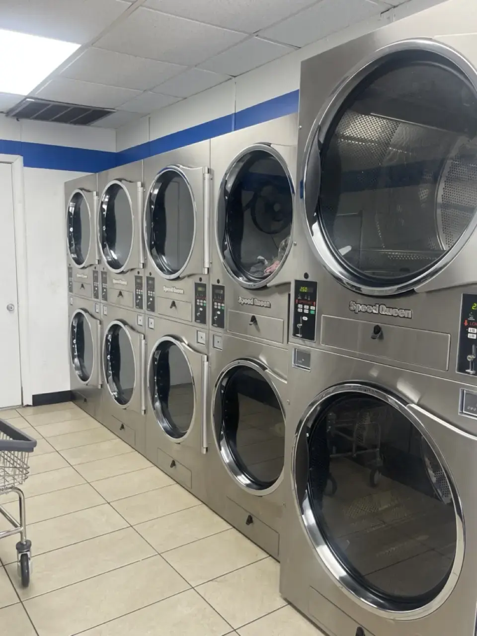 Terrytown Coin Laundry - Image 4