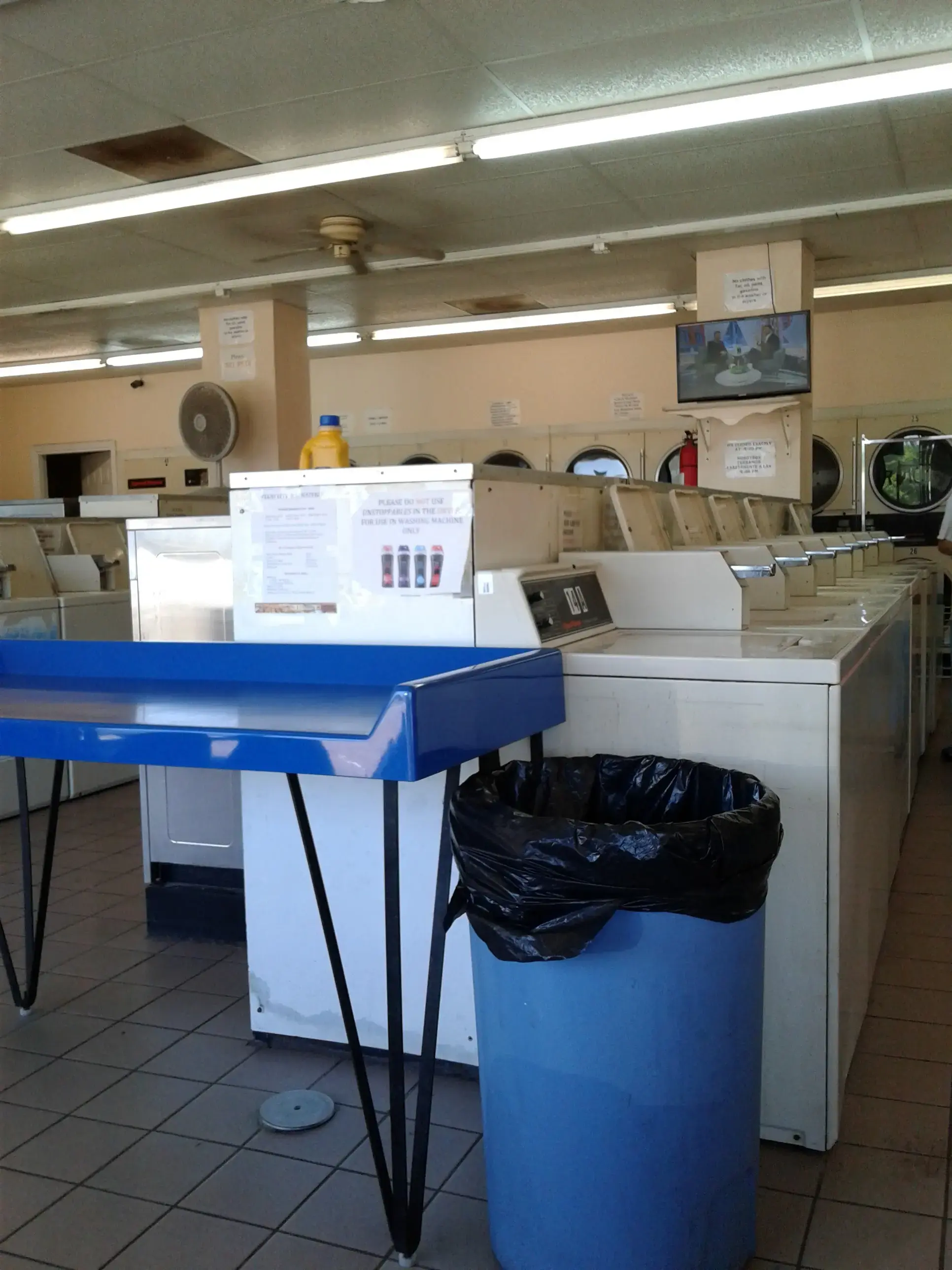 Texas City Washateria - Image 6