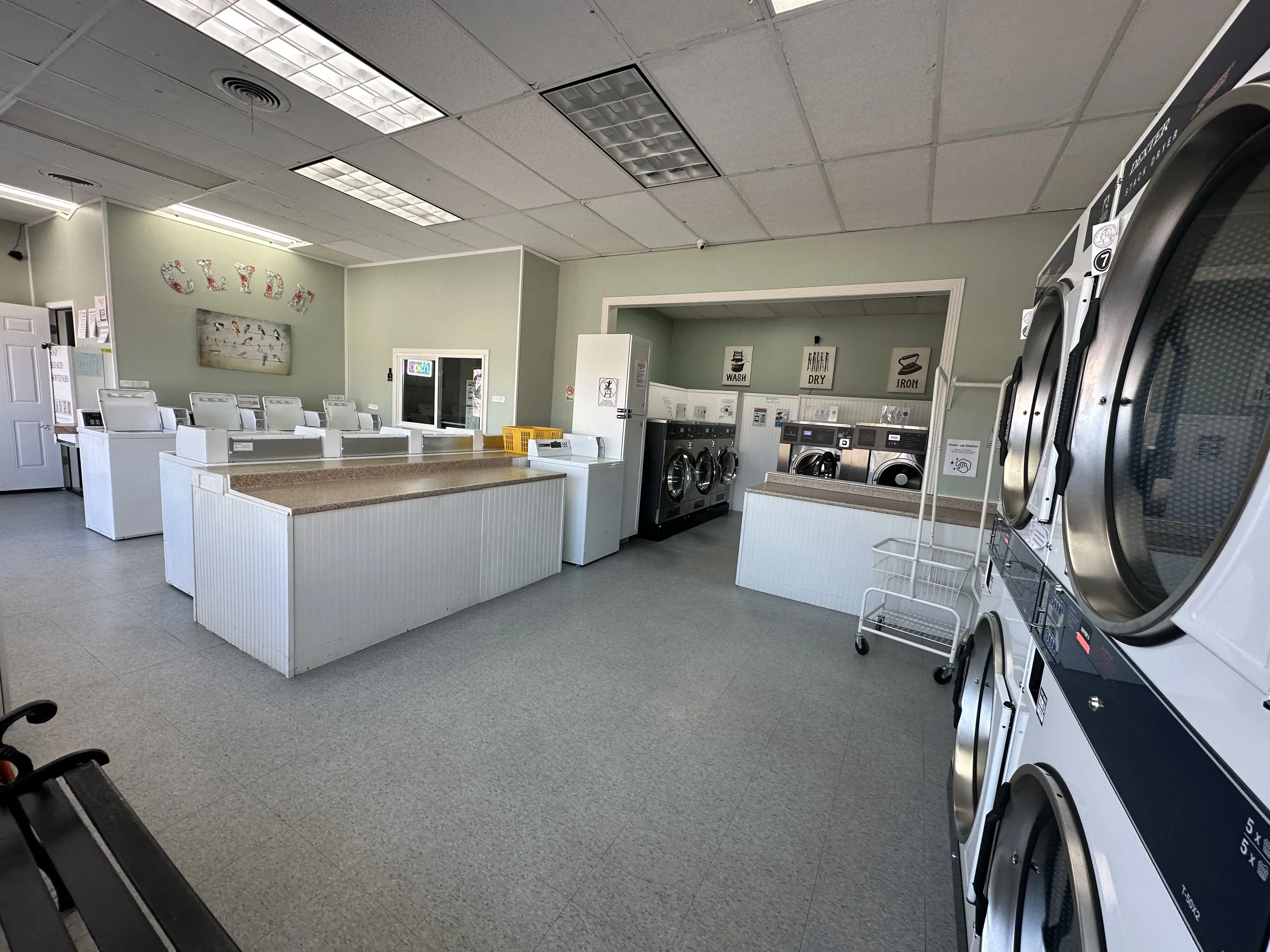 Texian 24 Hour Laundromat thumbnail 2