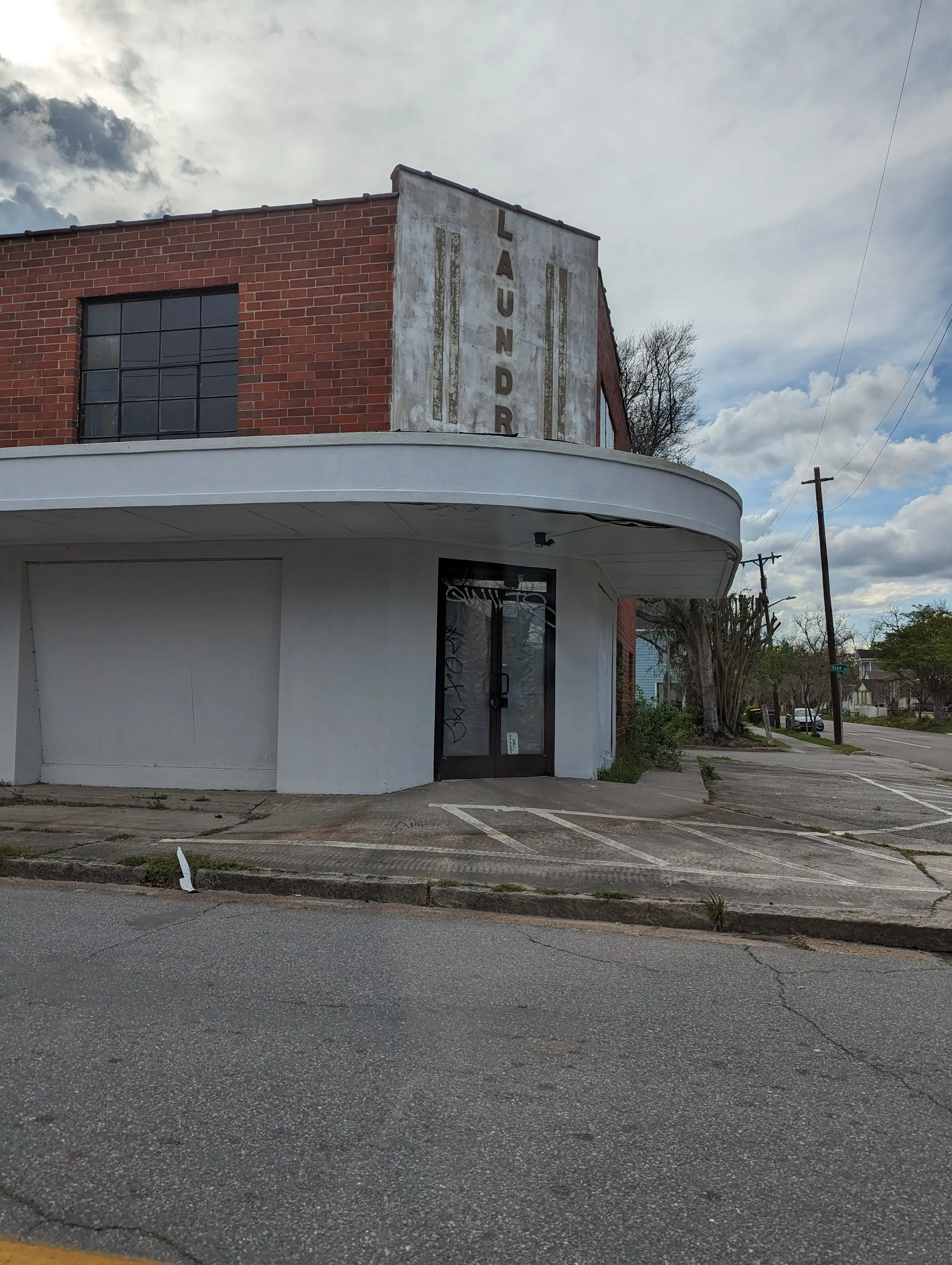 The Best Cleaners & Laundry thumbnail 18