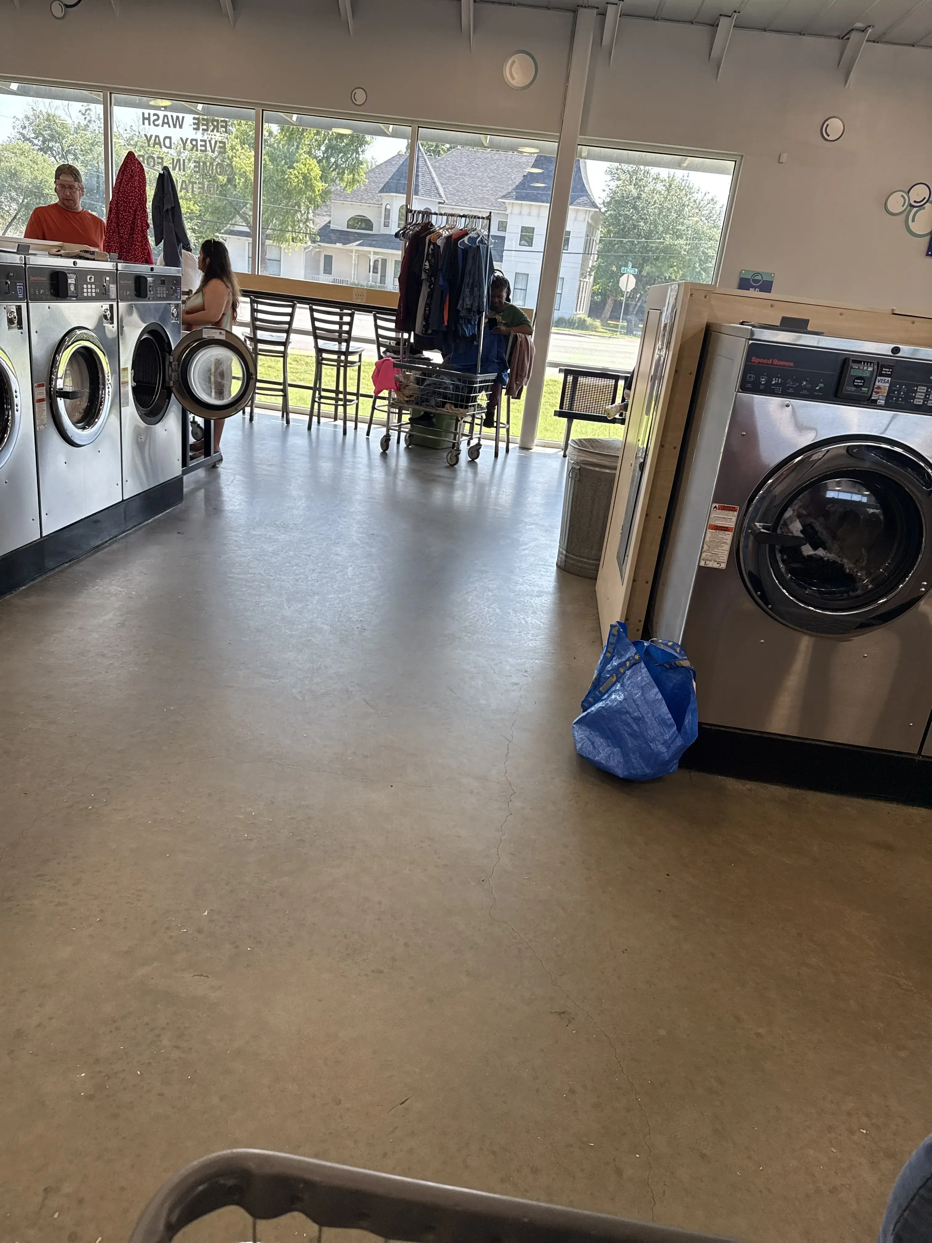 The Big Clean Laundromat - Mays thumbnail 10