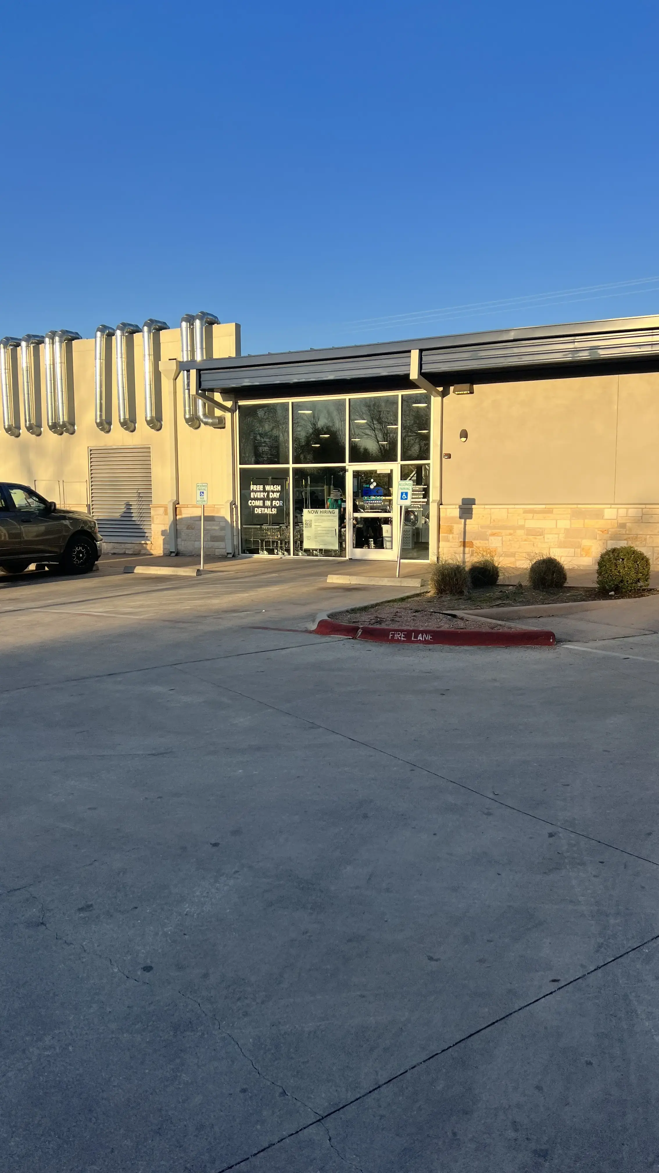 The Big Clean Laundromat - Mays - Image 12