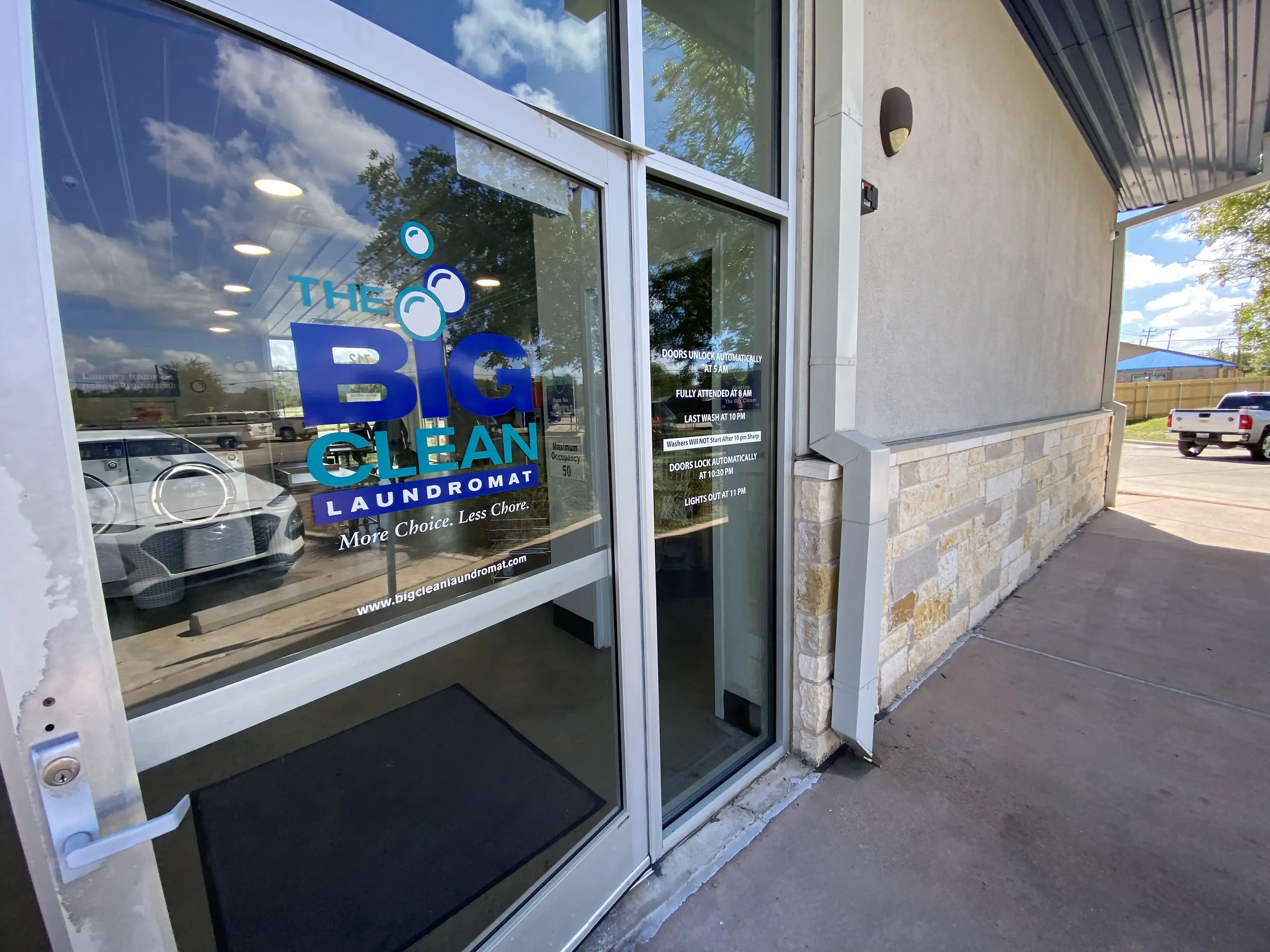 The Big Clean Laundromat - Mays - Image 18