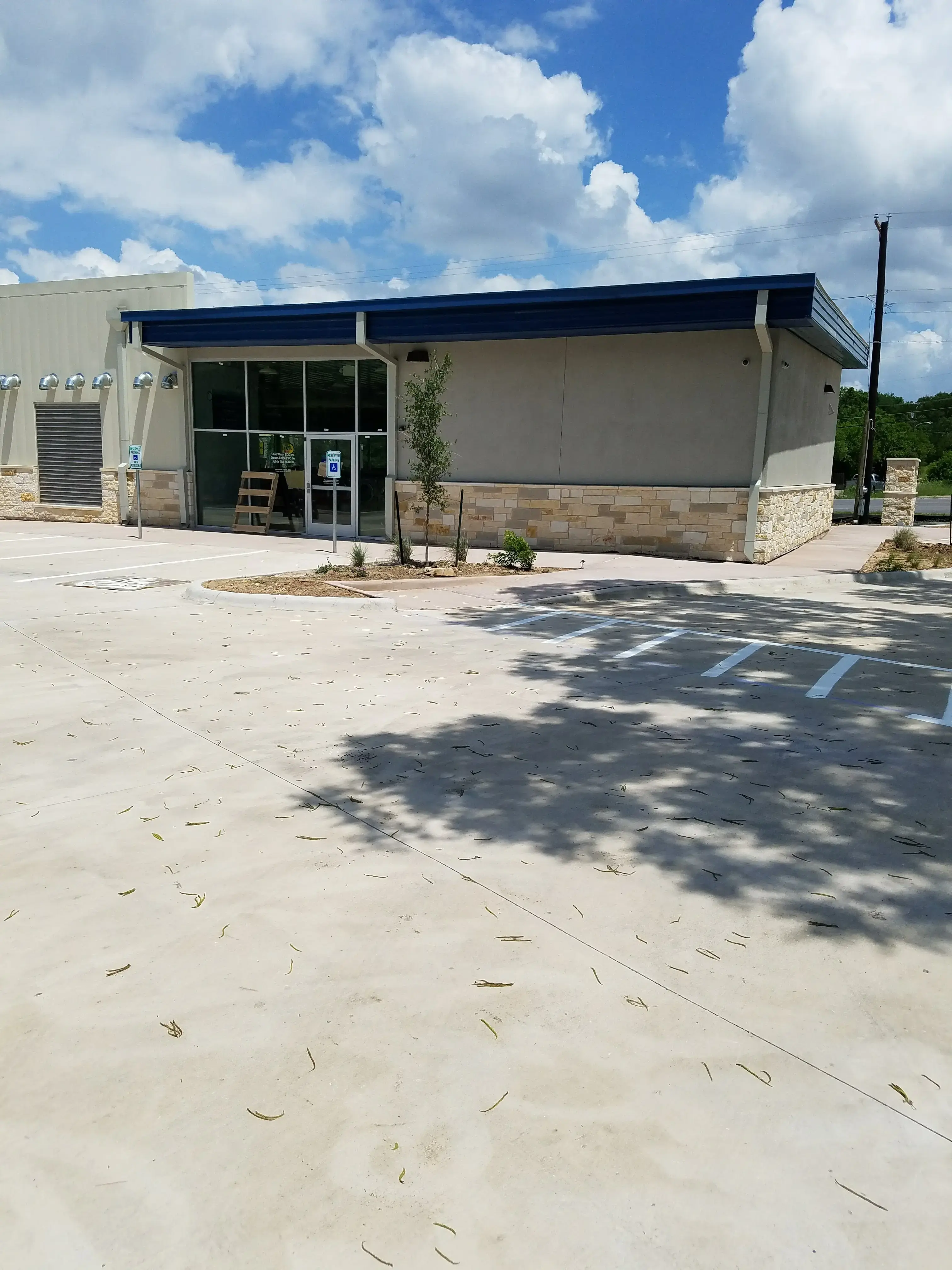 The Big Clean Laundromat - Mays - Image 19