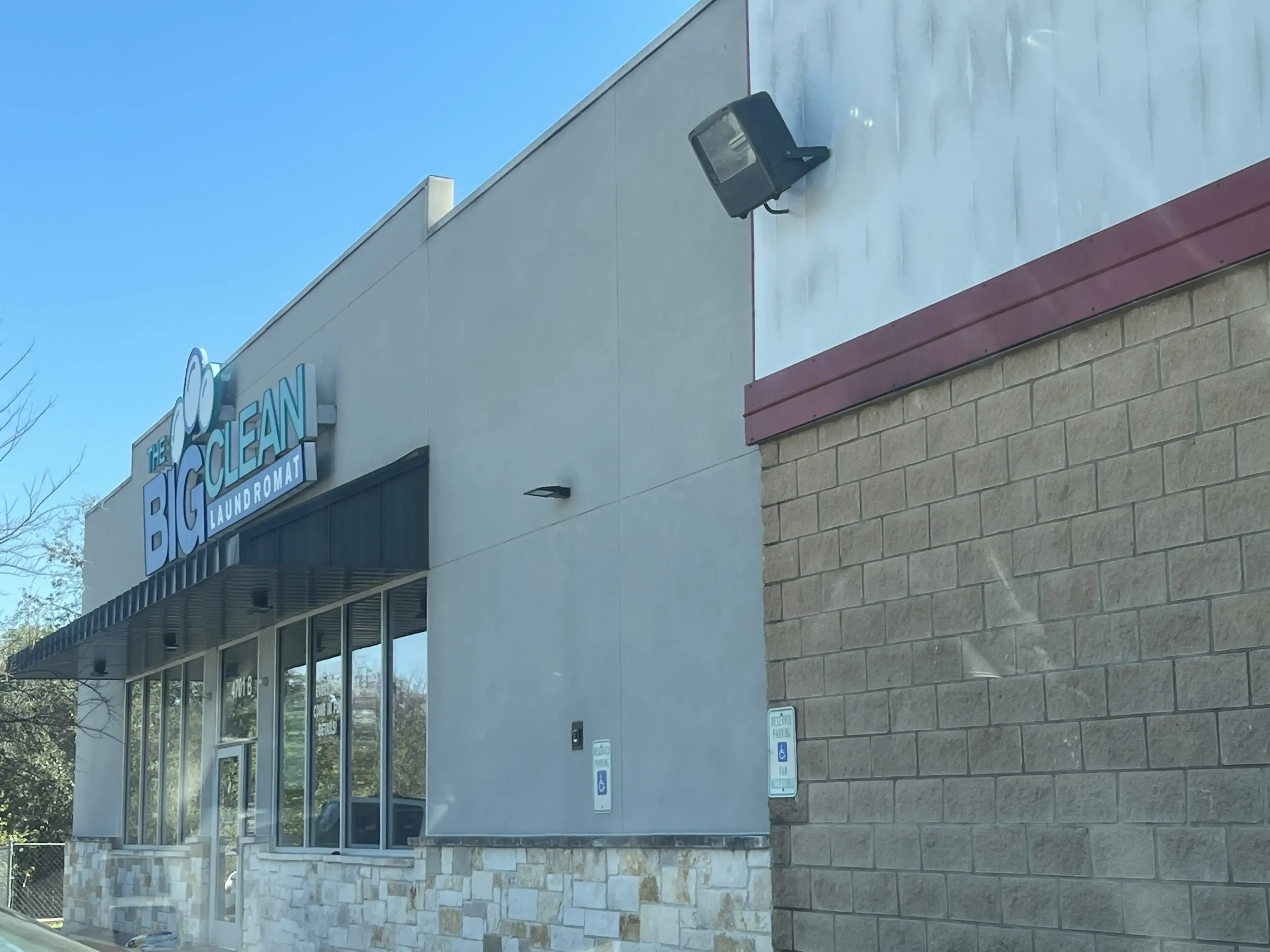 The Big Clean Laundromat - MLK - Image 4