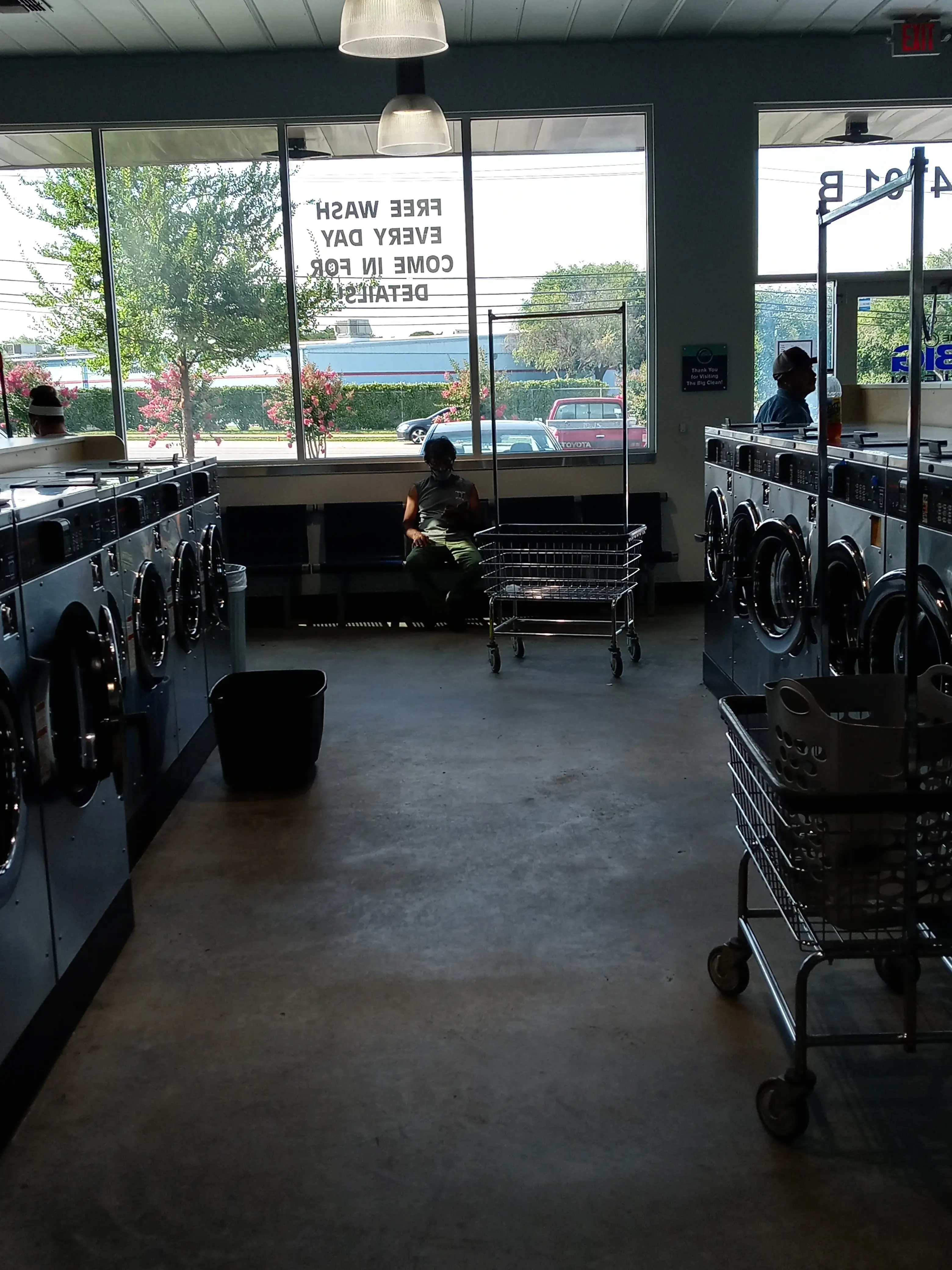 The Big Clean Laundromat - MLK - Image 14