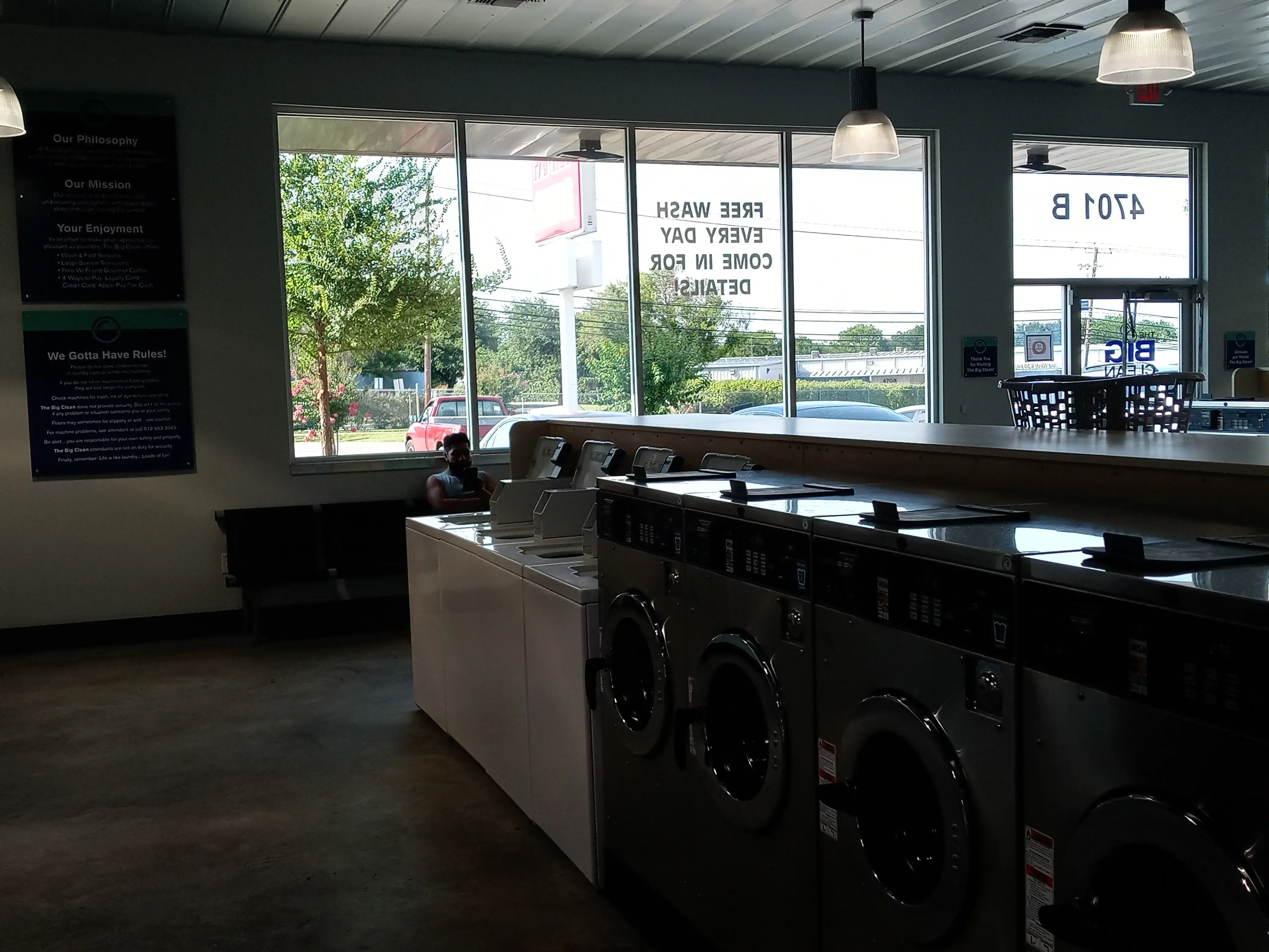 The Big Clean Laundromat - MLK - Image 20