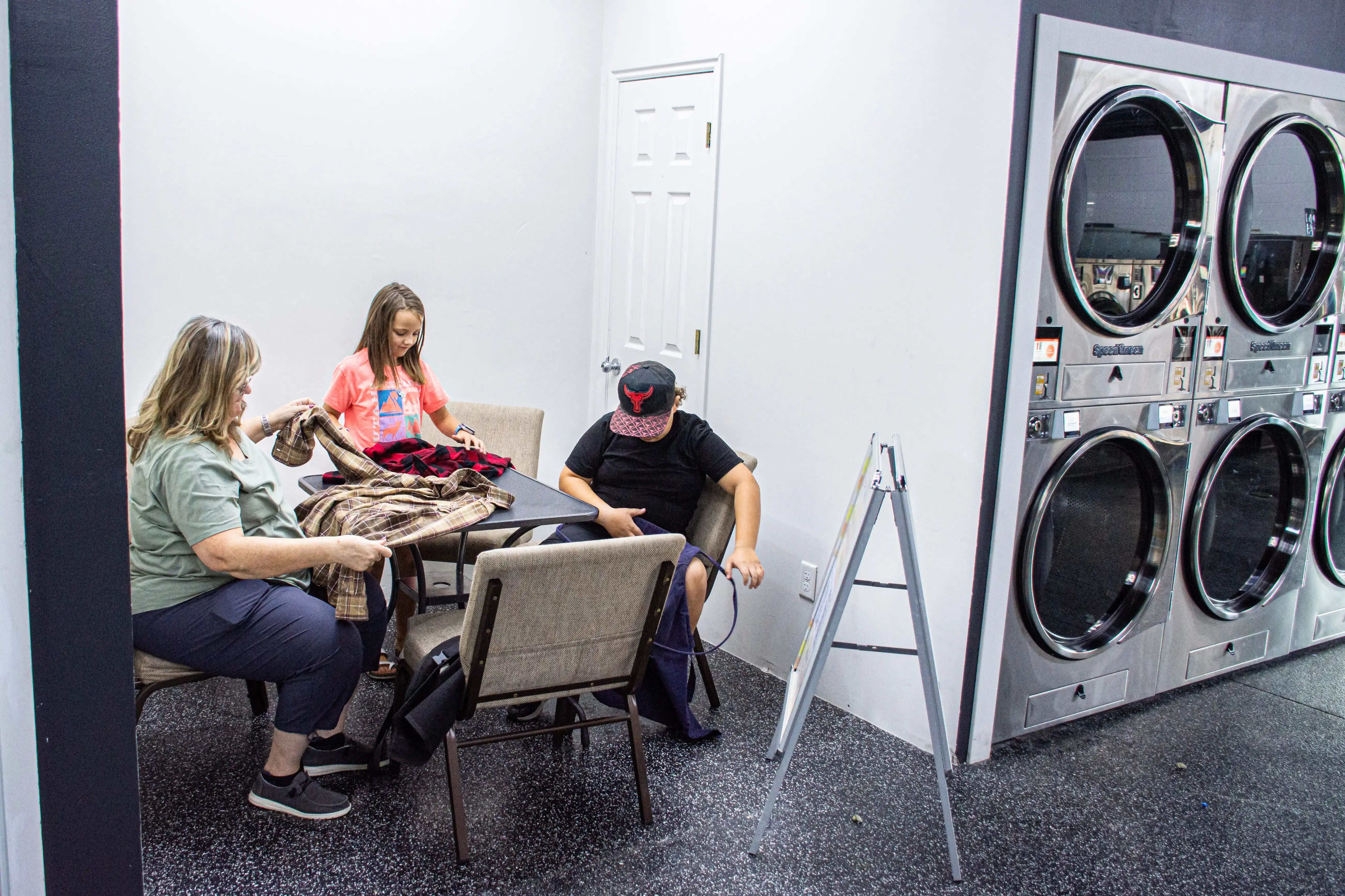 The Busy Bee Laundromat - Image 10