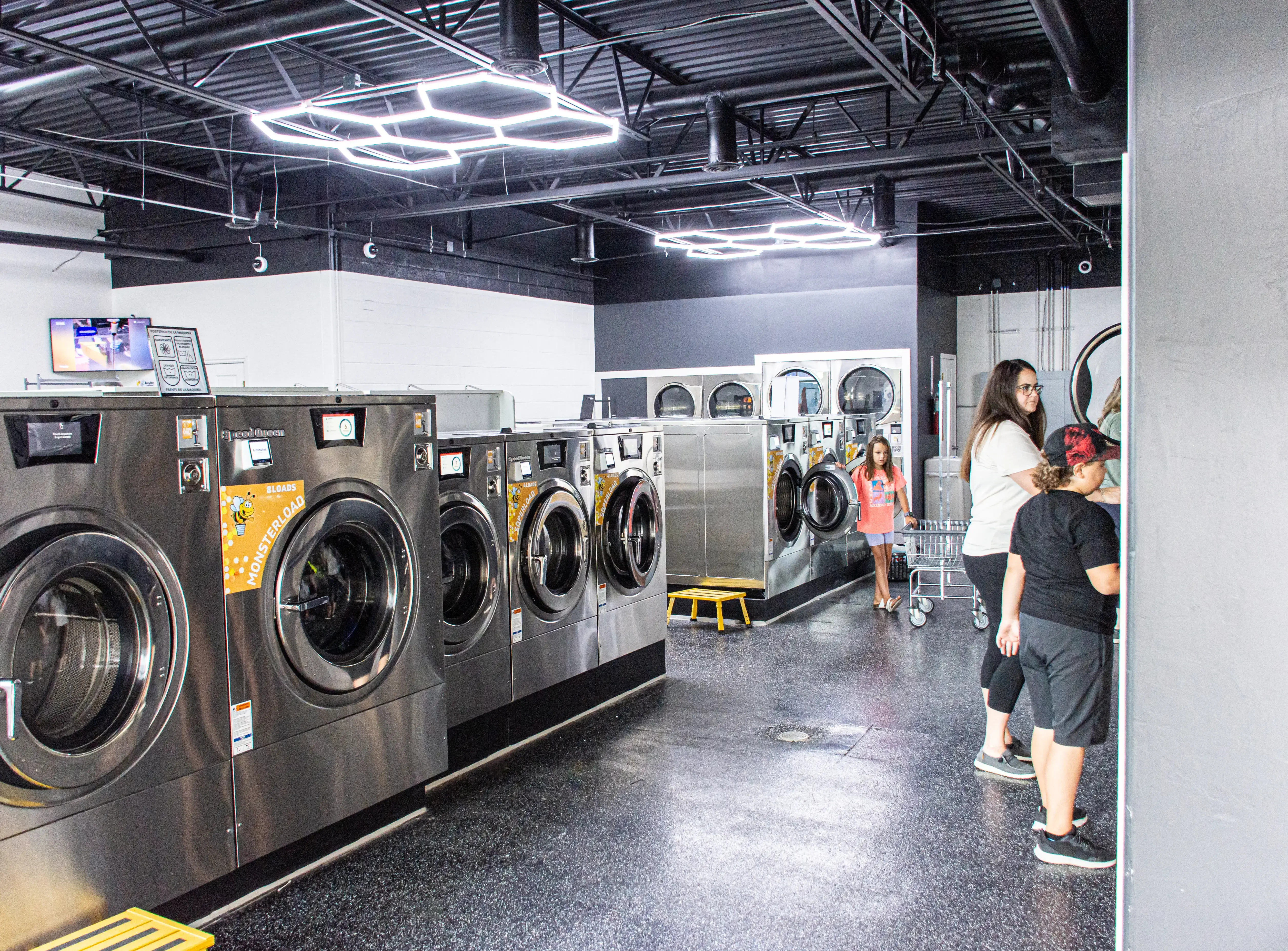 The Busy Bee Laundromat thumbnail 2