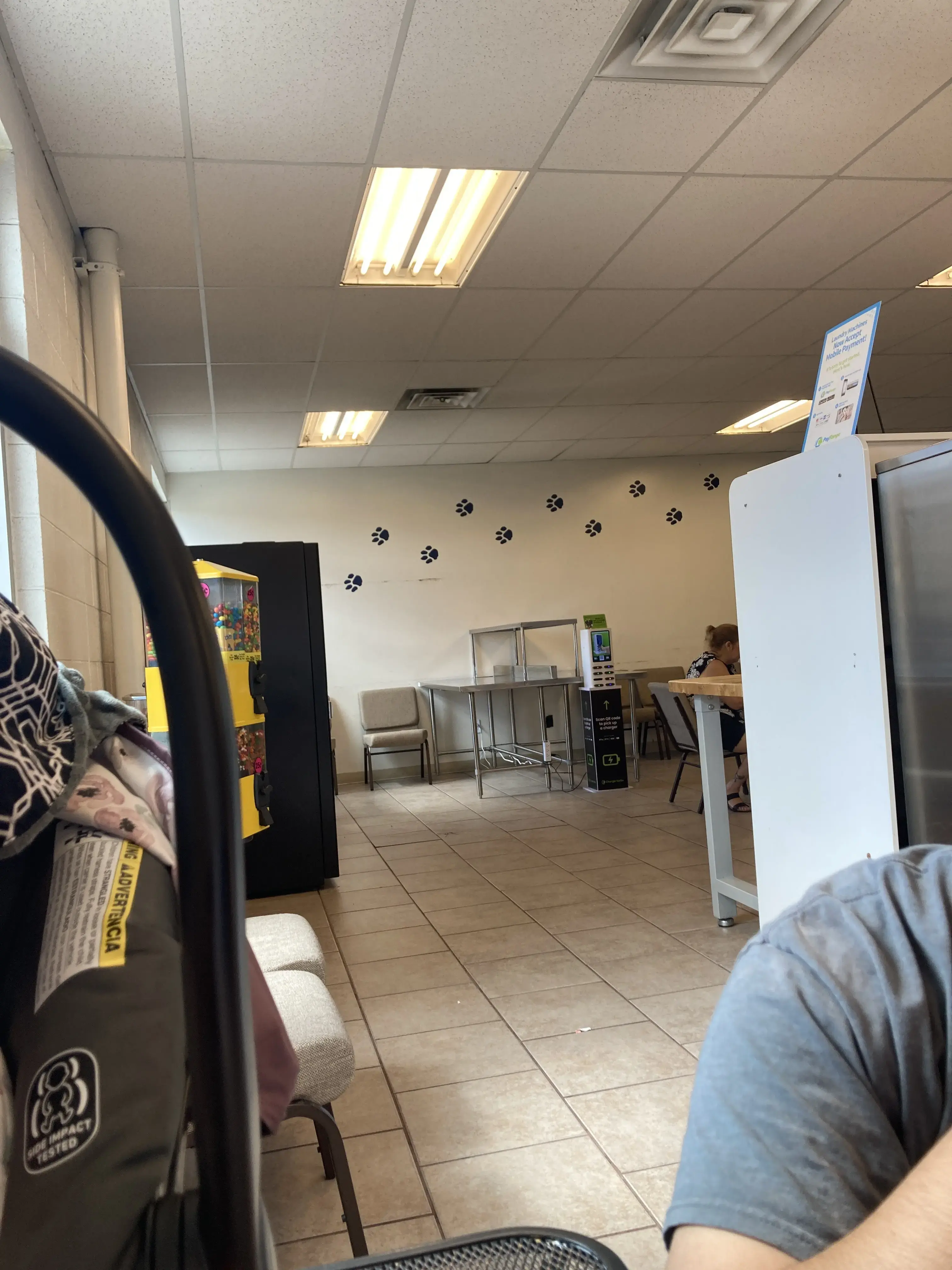 The Busy Bee Laundromat thumbnail 17