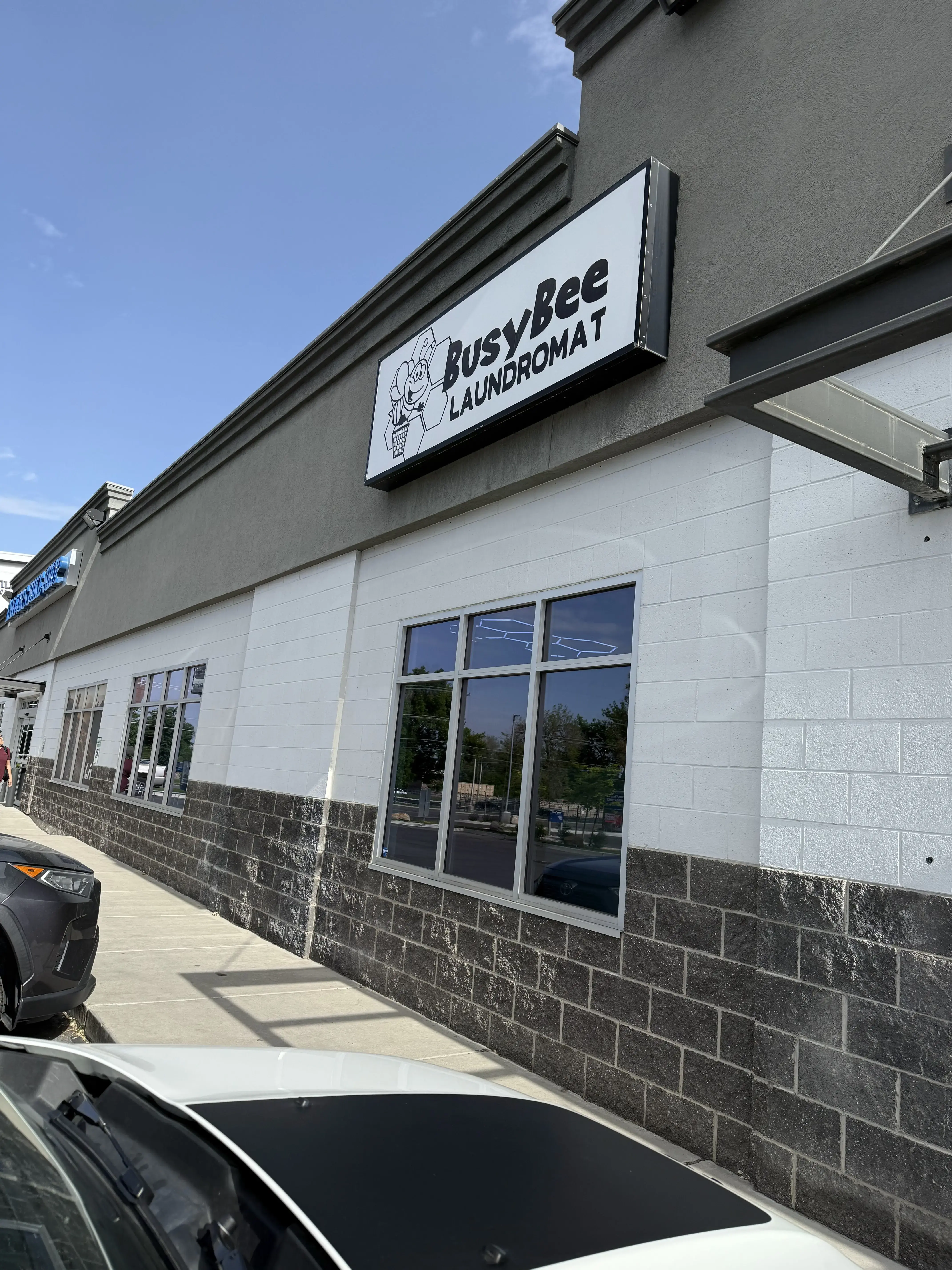 The Busy Bee Laundromat - Image 5