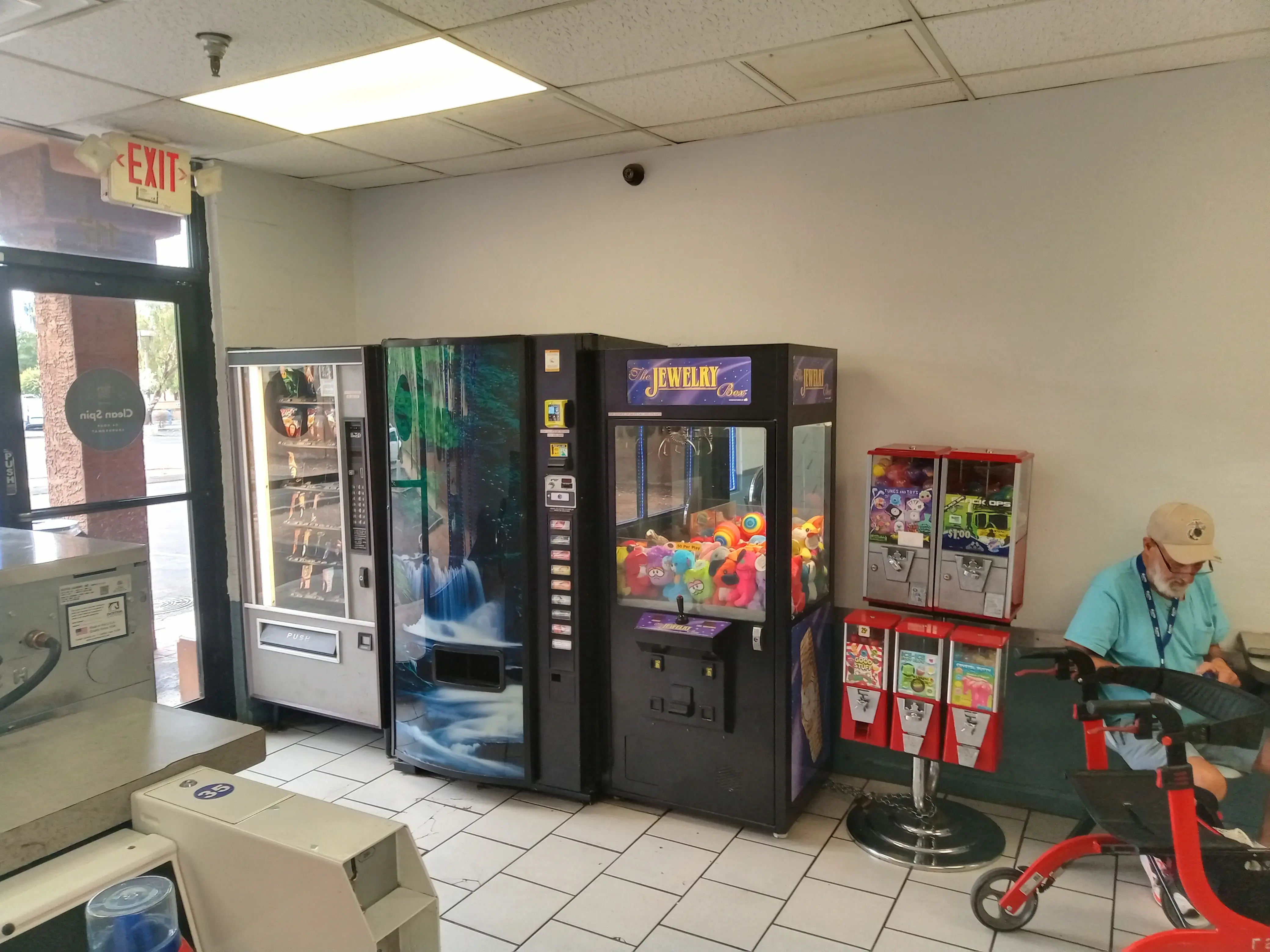 The Clean Spin 24 Hour Laundromat thumbnail 20